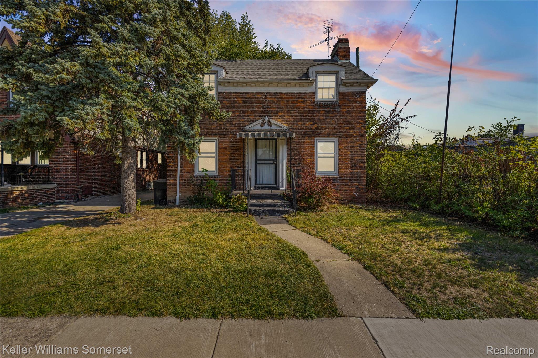 12375 E Outer Drive Property Photo 1