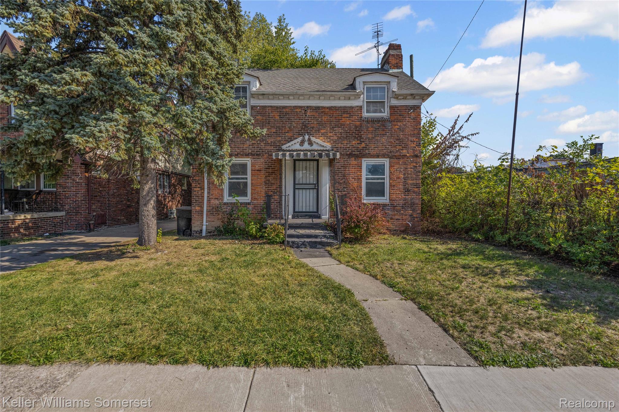 12375 E Outer Drive Property Photo 2