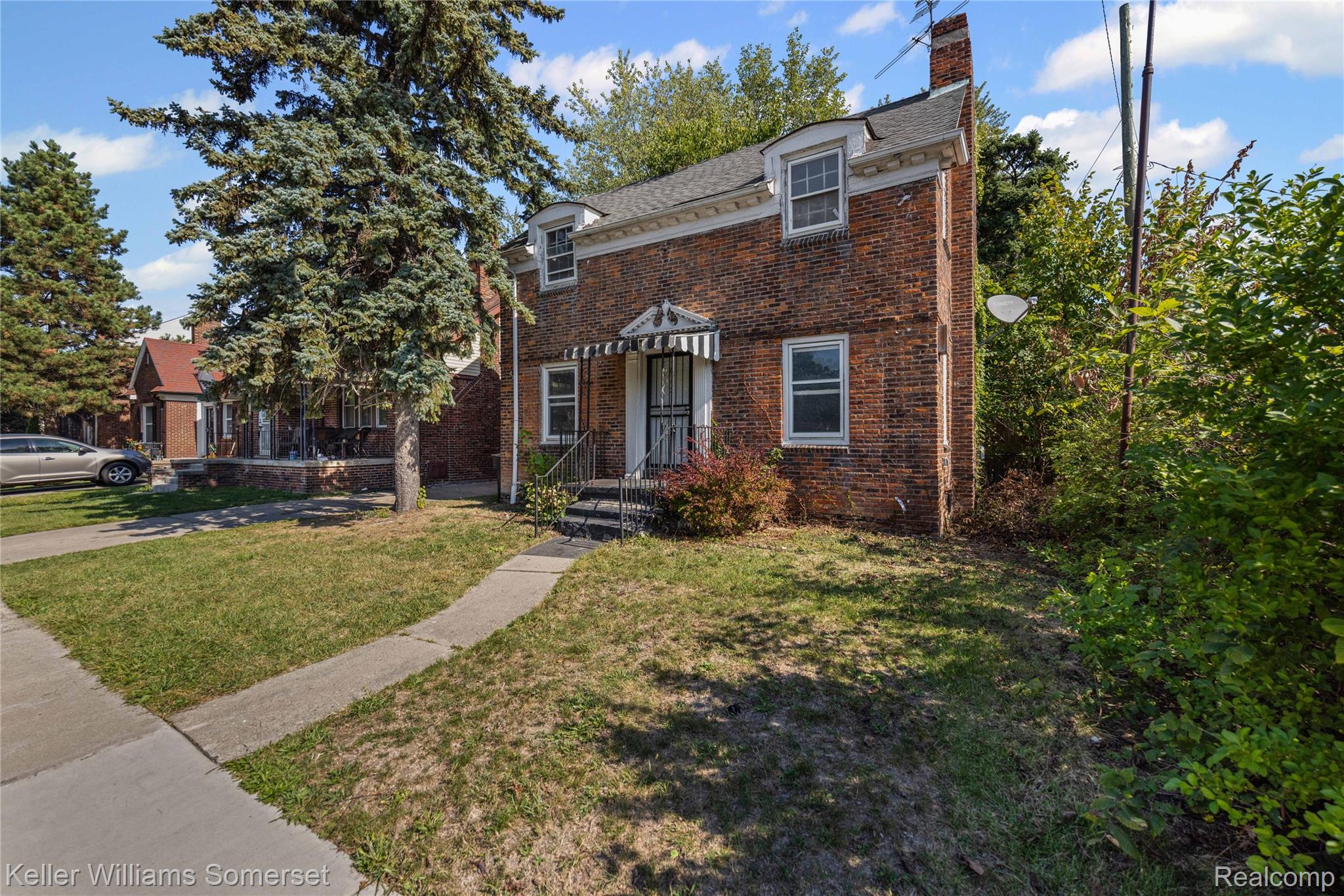 12375 E Outer Drive Property Photo 3