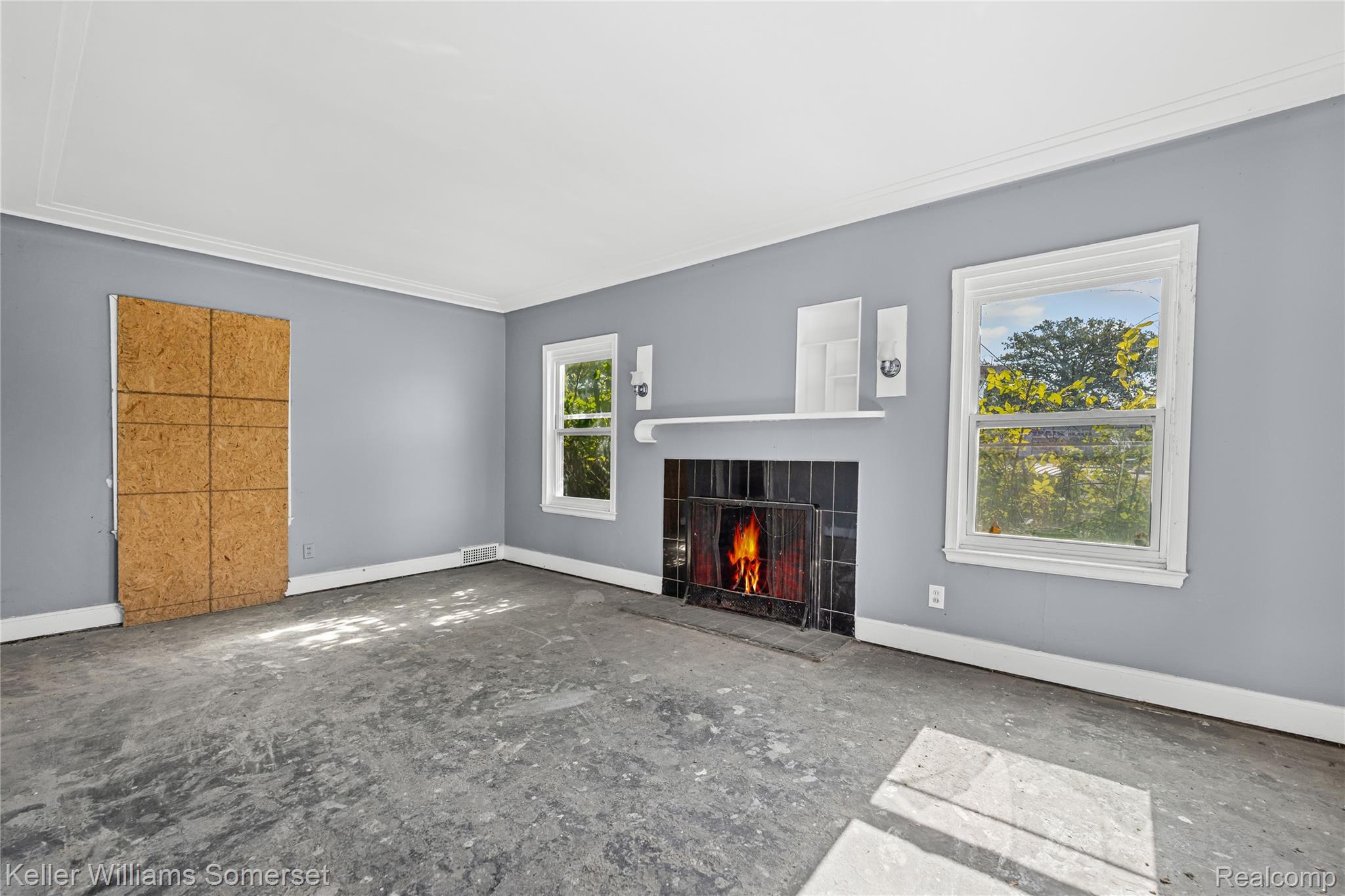 12375 E Outer Drive Property Photo 6