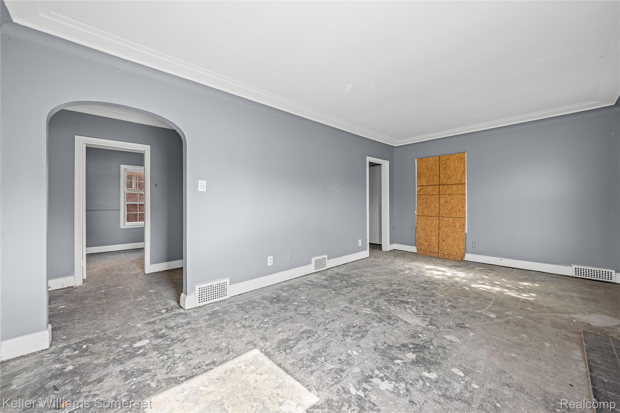 12375 E Outer Drive Property Photo 9