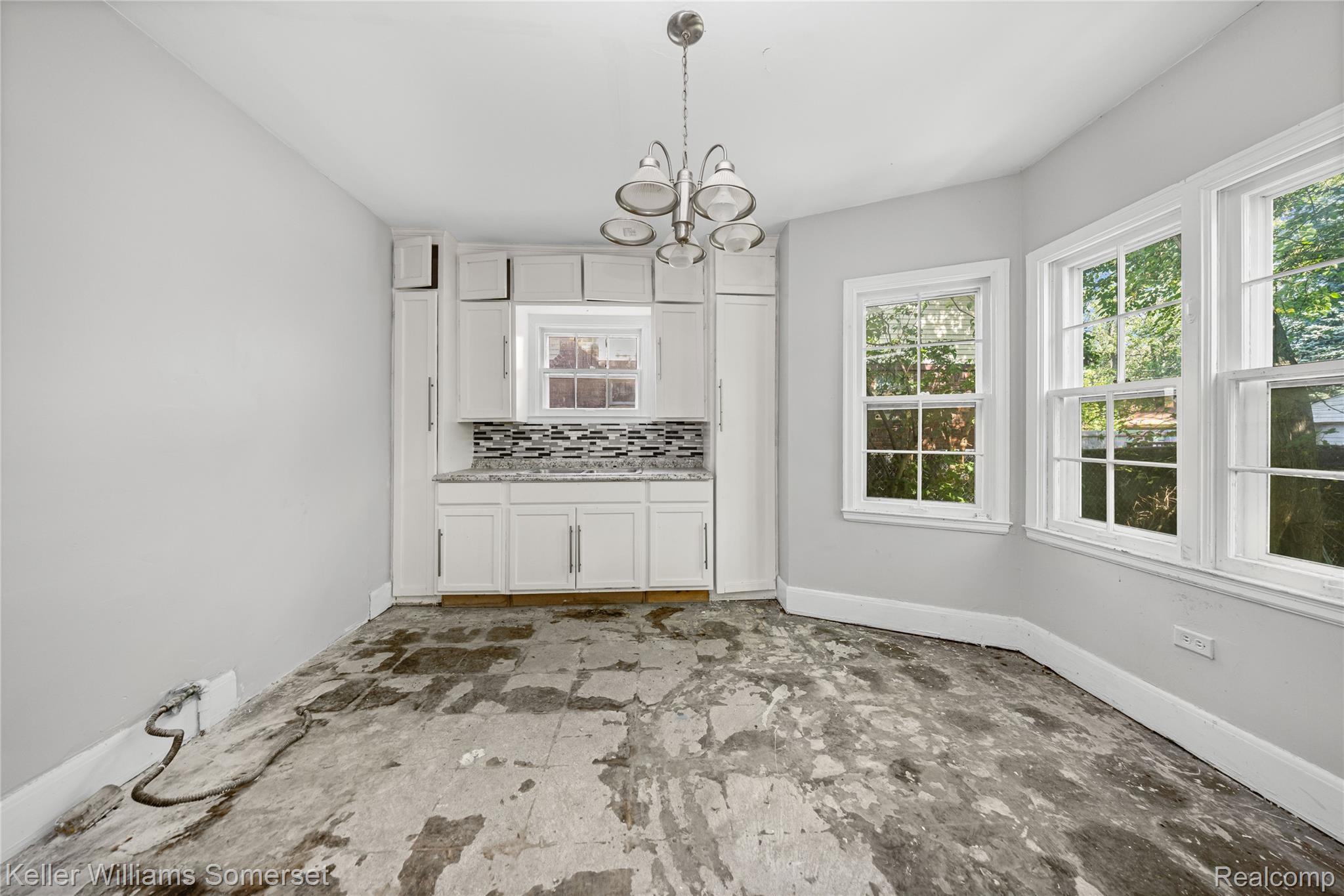 12375 E Outer Drive Property Photo 10