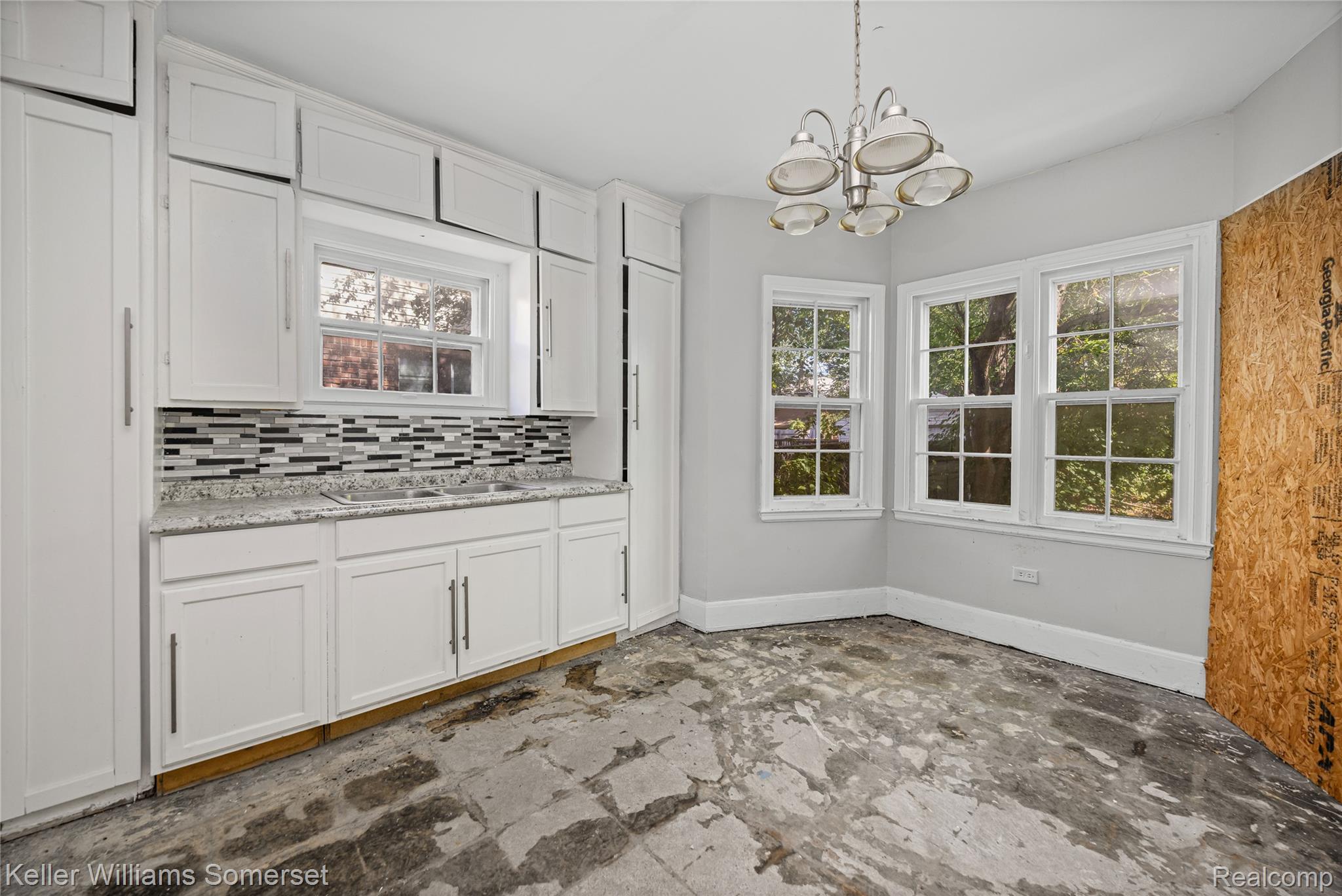 12375 E Outer Drive Property Photo 11