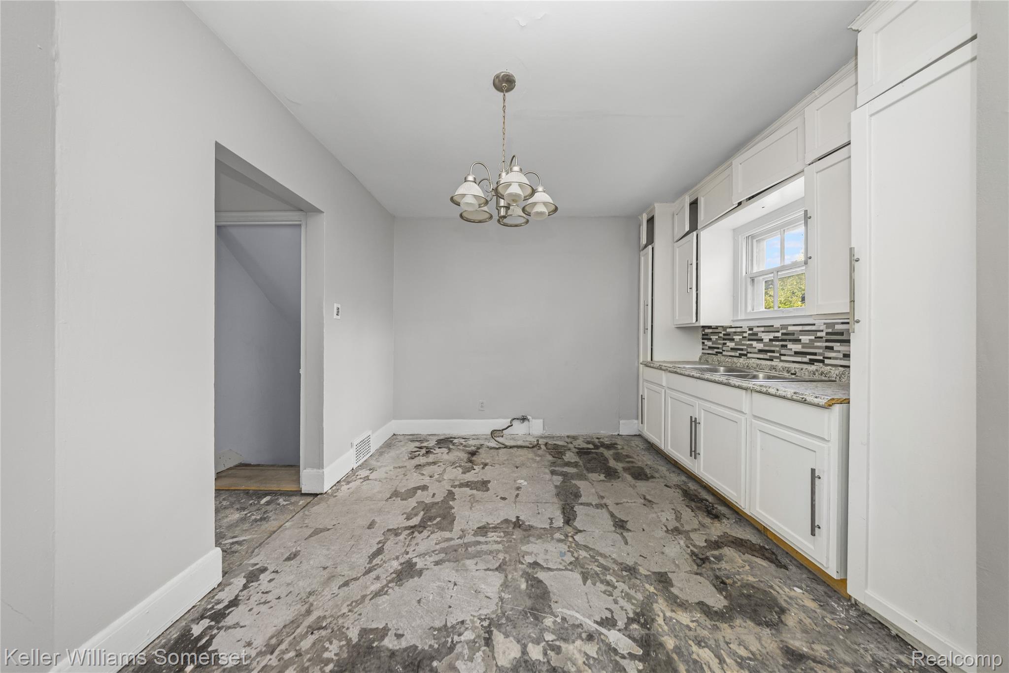 12375 E Outer Drive Property Photo 13
