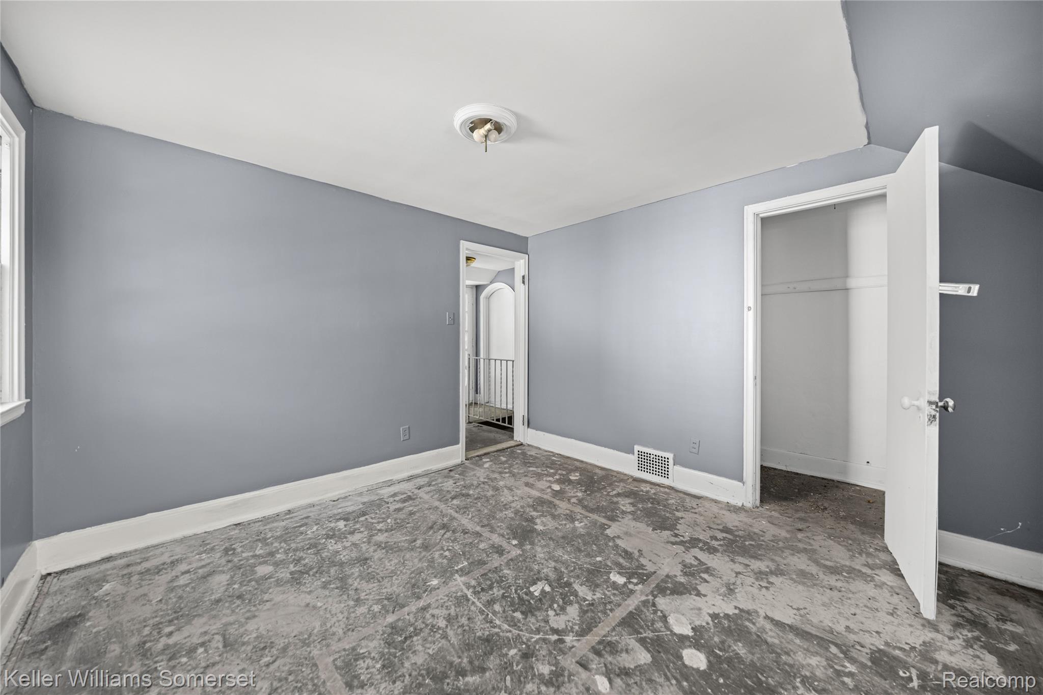 12375 E Outer Drive Property Photo 17