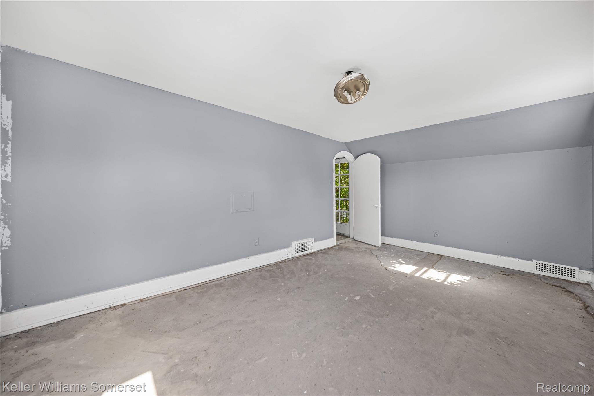 12375 E Outer Drive Property Photo 19
