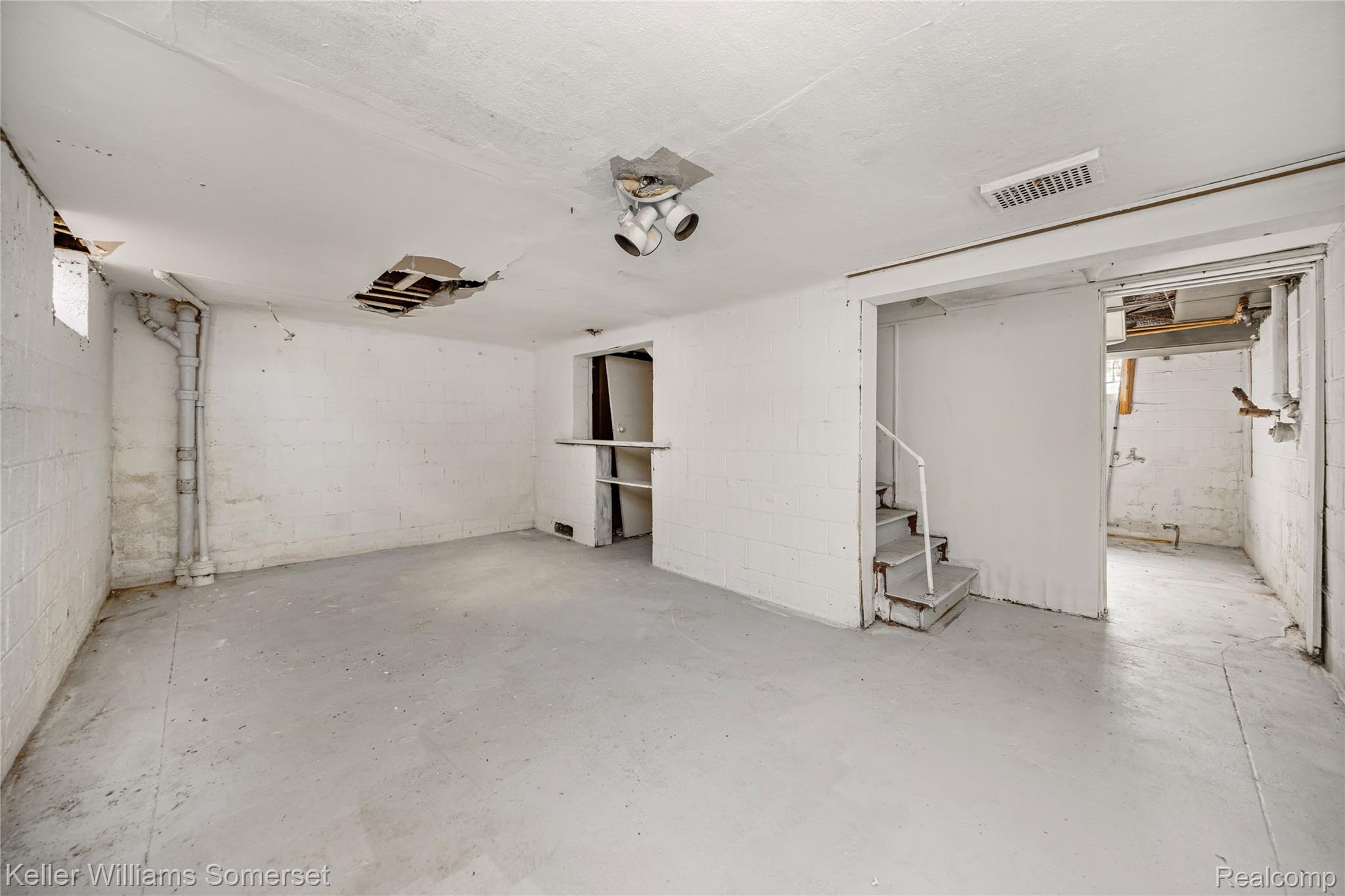 12375 E Outer Drive Property Photo 22