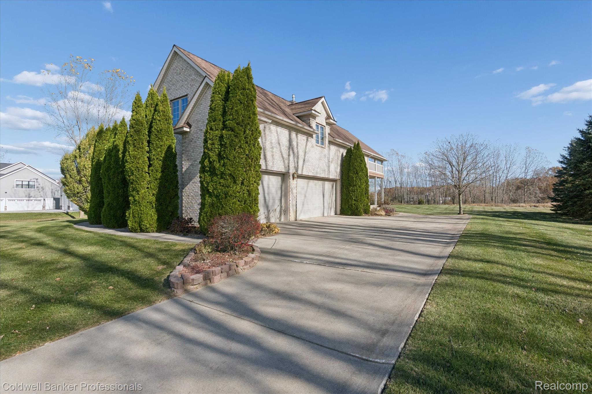 13065 White Oaks Property Photo 5