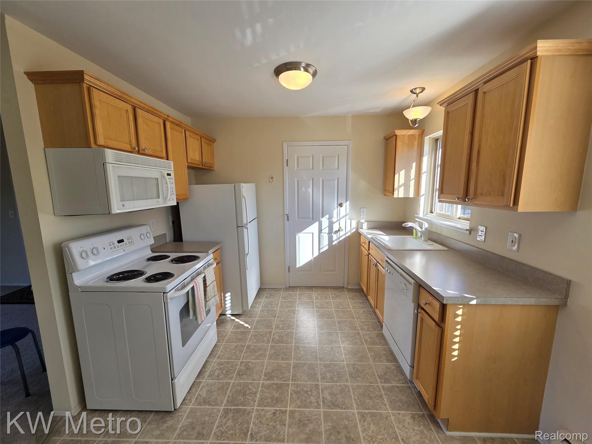 500 Romeo Road 122 Property Photo 2
