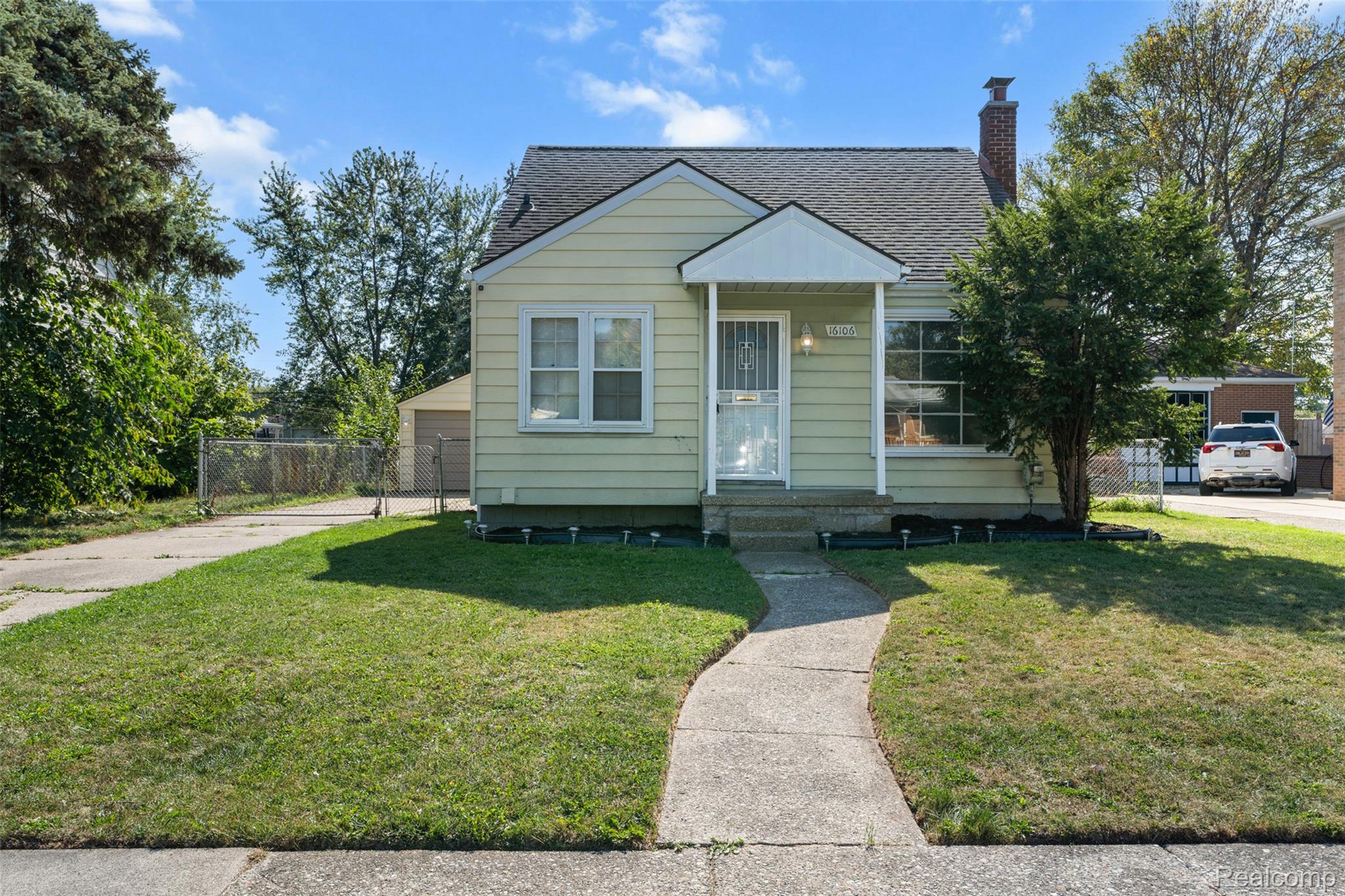16106 Chesterfield Avenue Property Photo 2