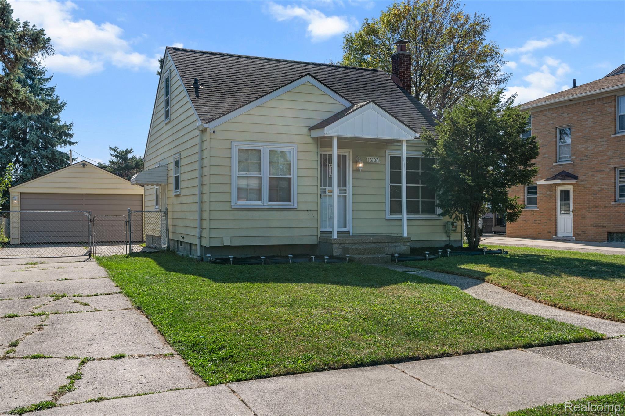 16106 Chesterfield Avenue Property Photo 3