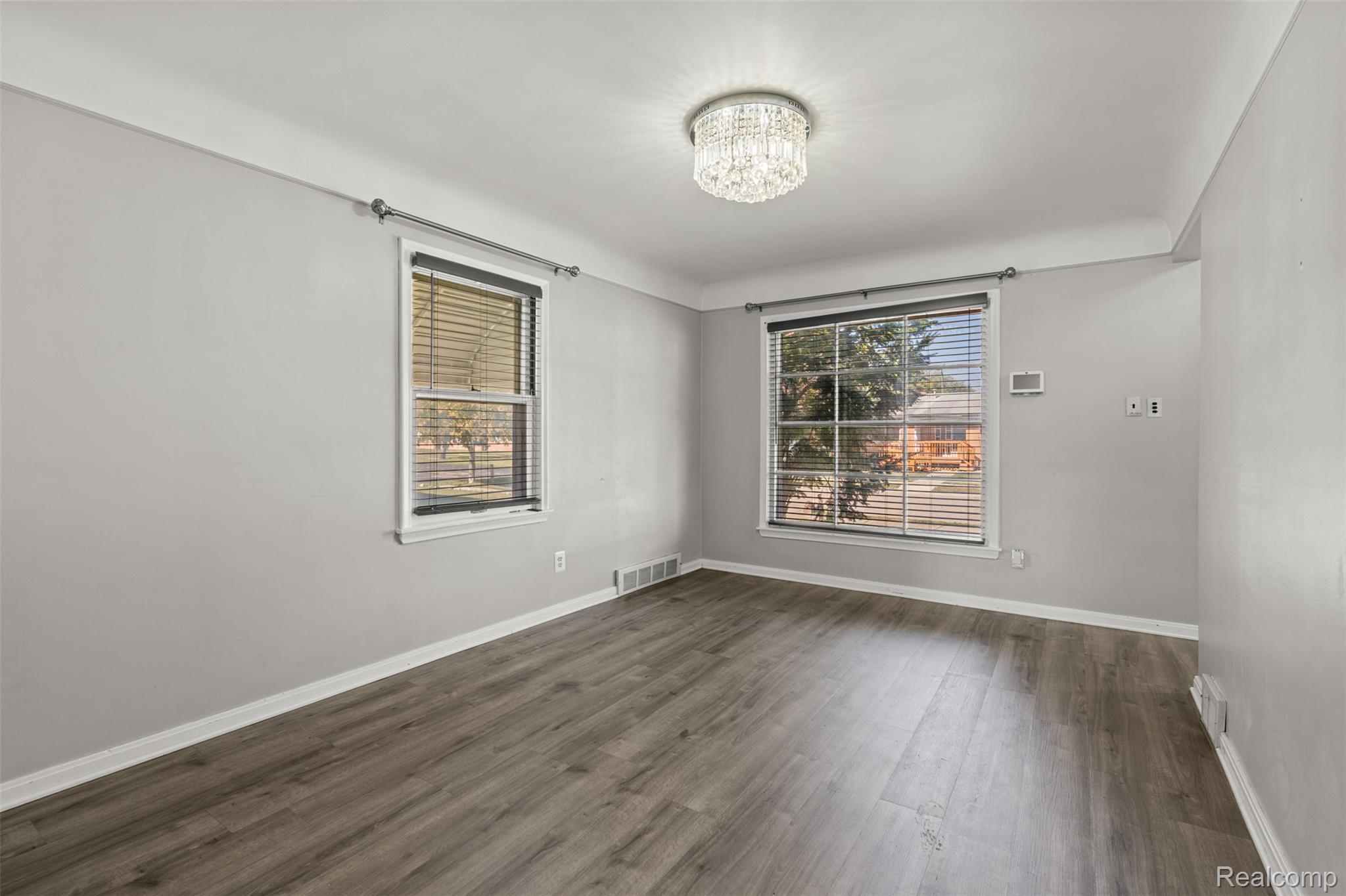 16106 Chesterfield Avenue Property Photo 4