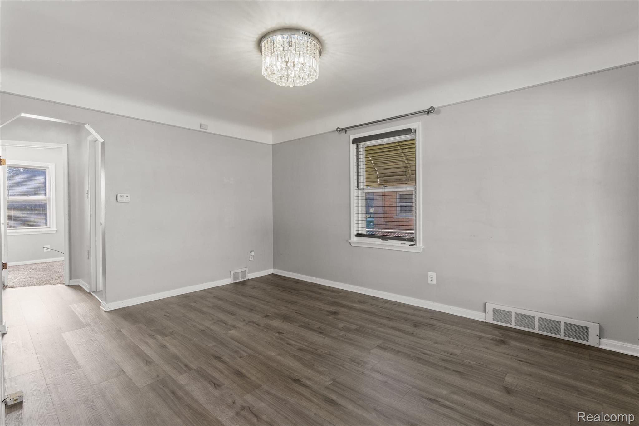 16106 Chesterfield Avenue Property Photo 5