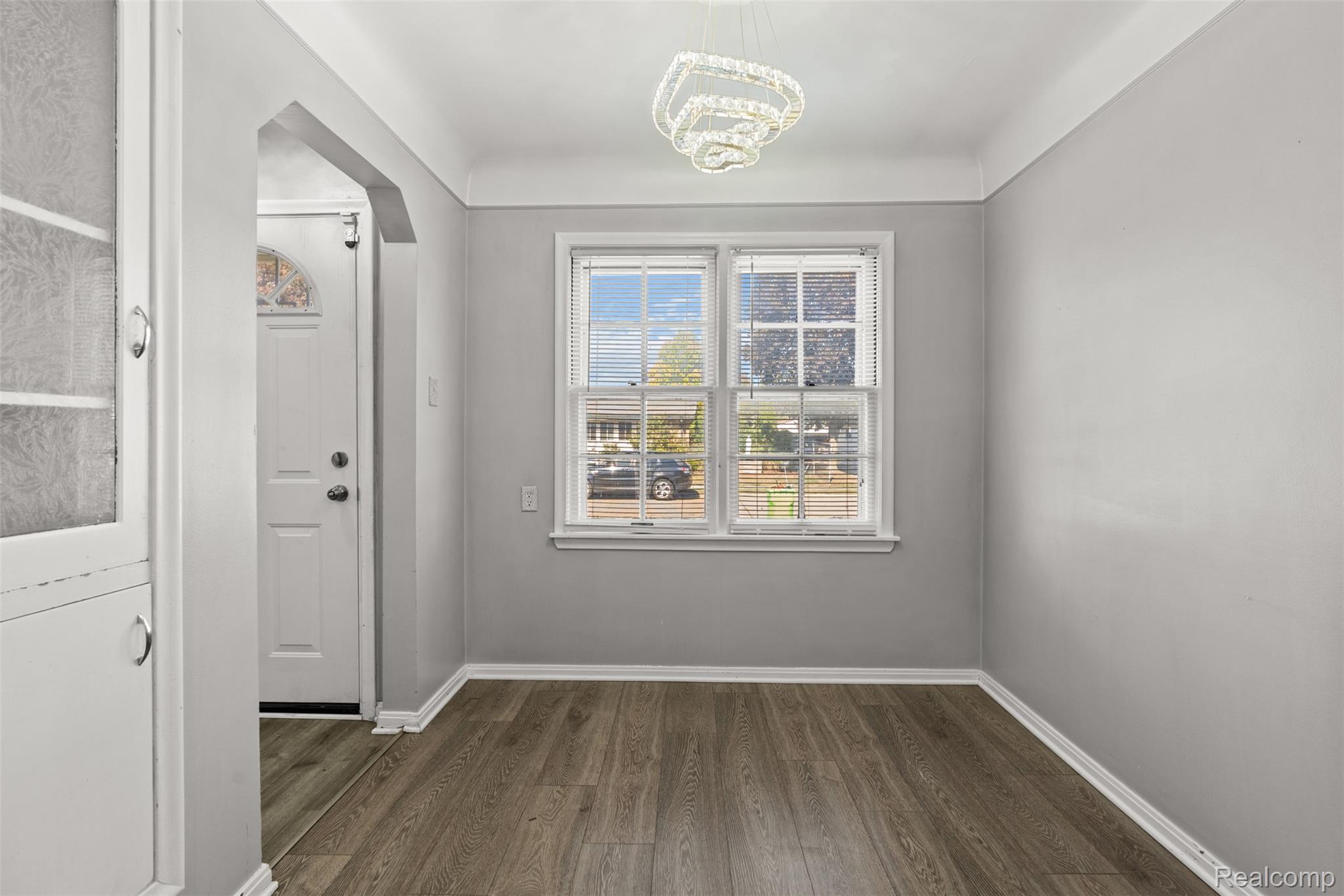 16106 Chesterfield Avenue Property Photo 6