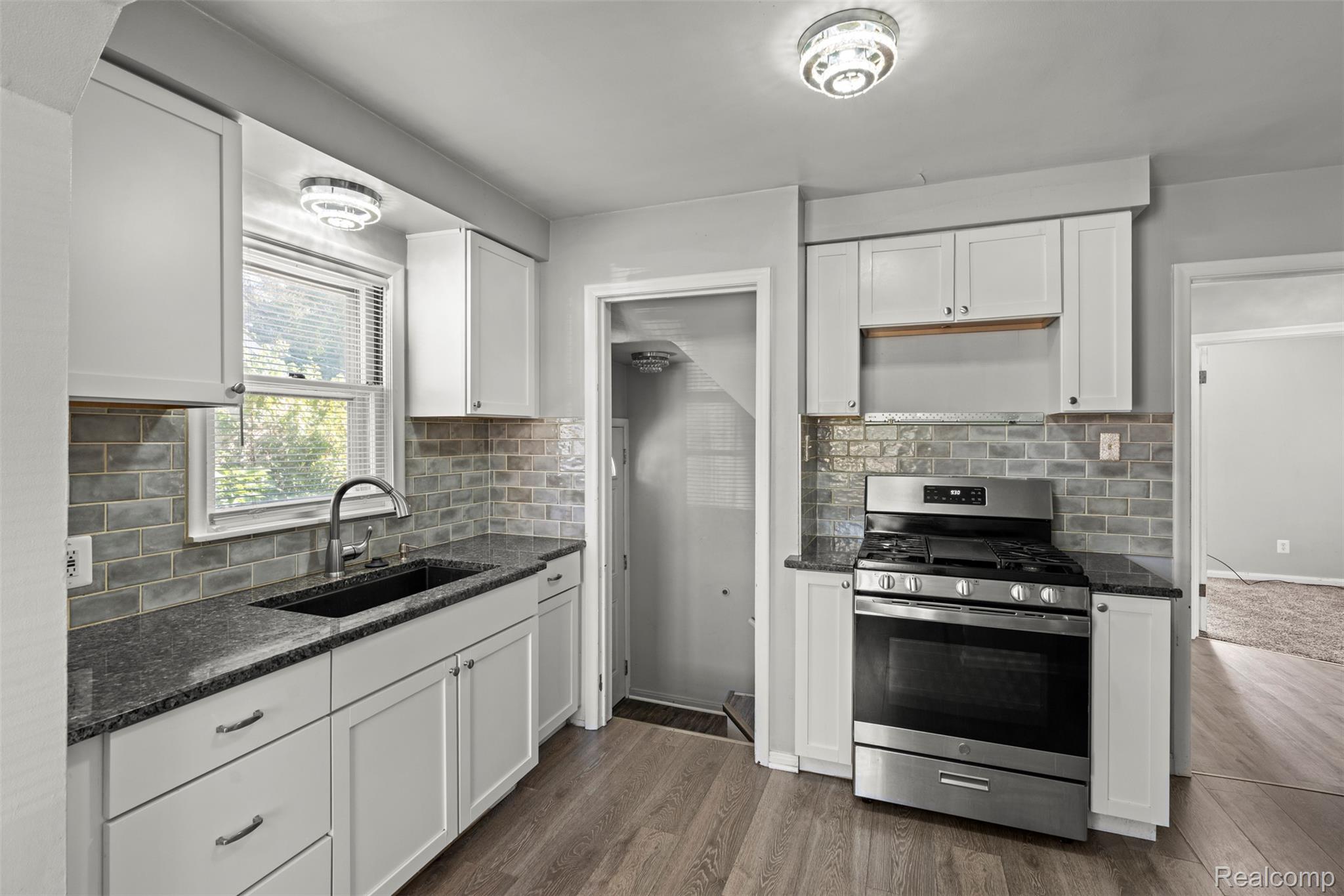 16106 Chesterfield Avenue Property Photo 7