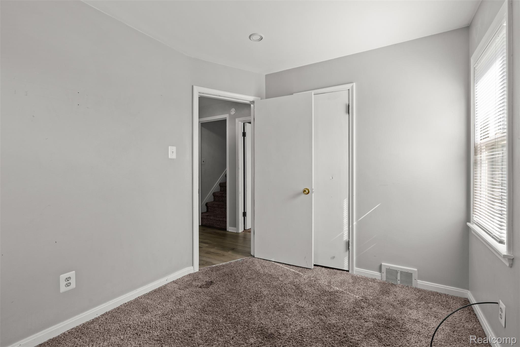 16106 Chesterfield Avenue Property Photo 11