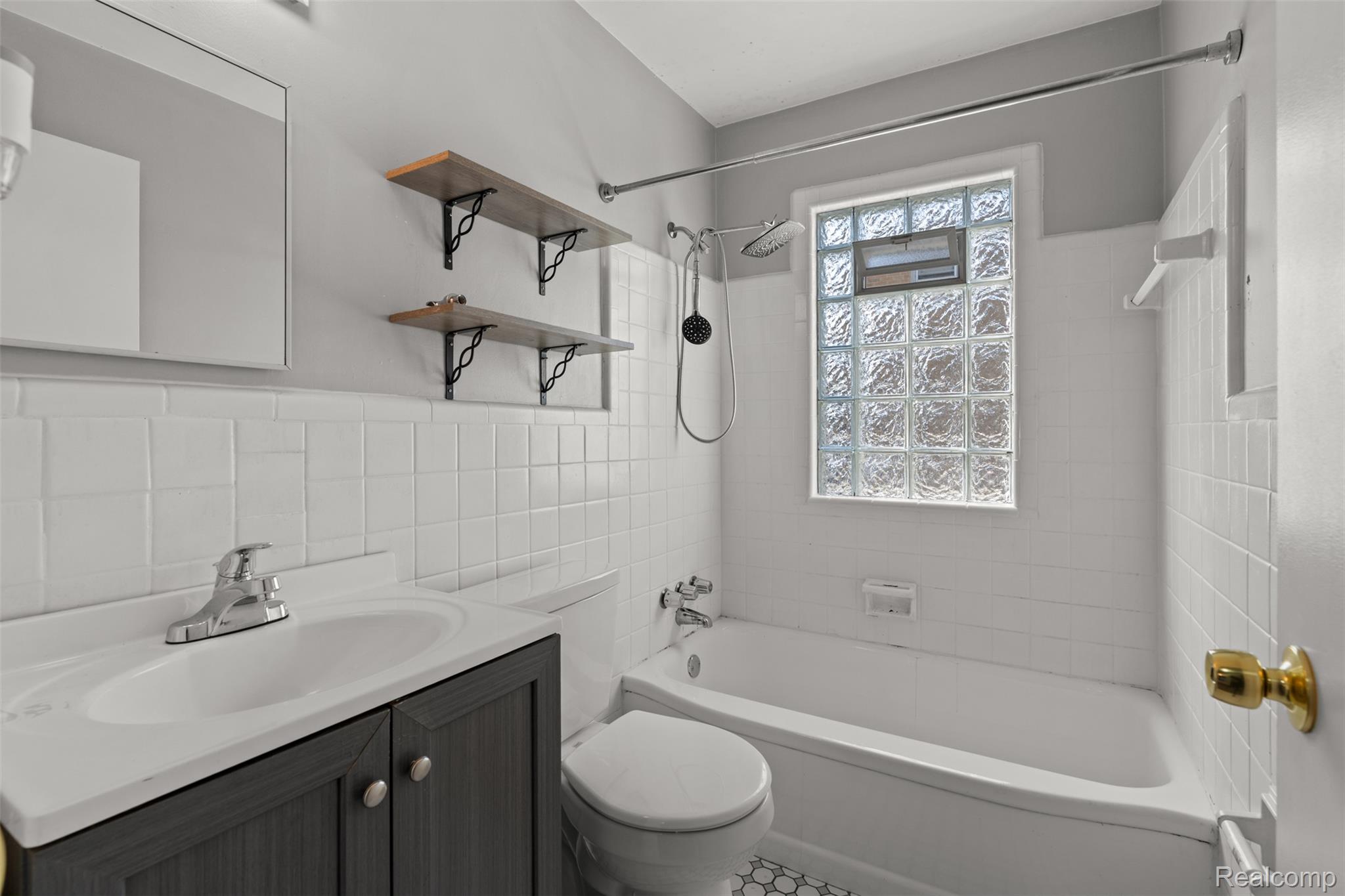 16106 Chesterfield Avenue Property Photo 14