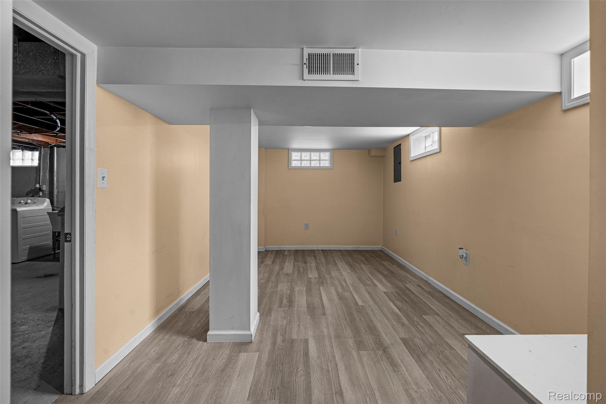 16106 Chesterfield Avenue Property Photo 19