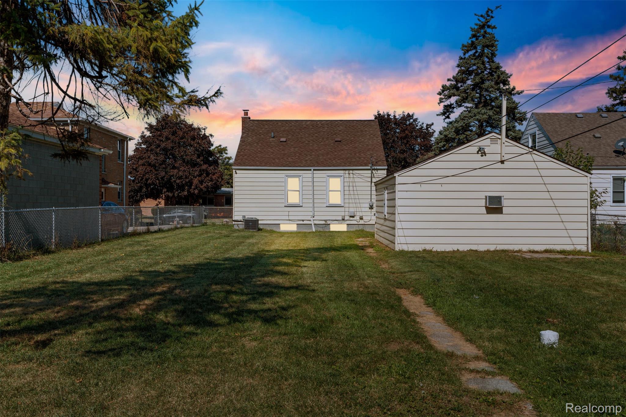 16106 Chesterfield Avenue Property Photo 21