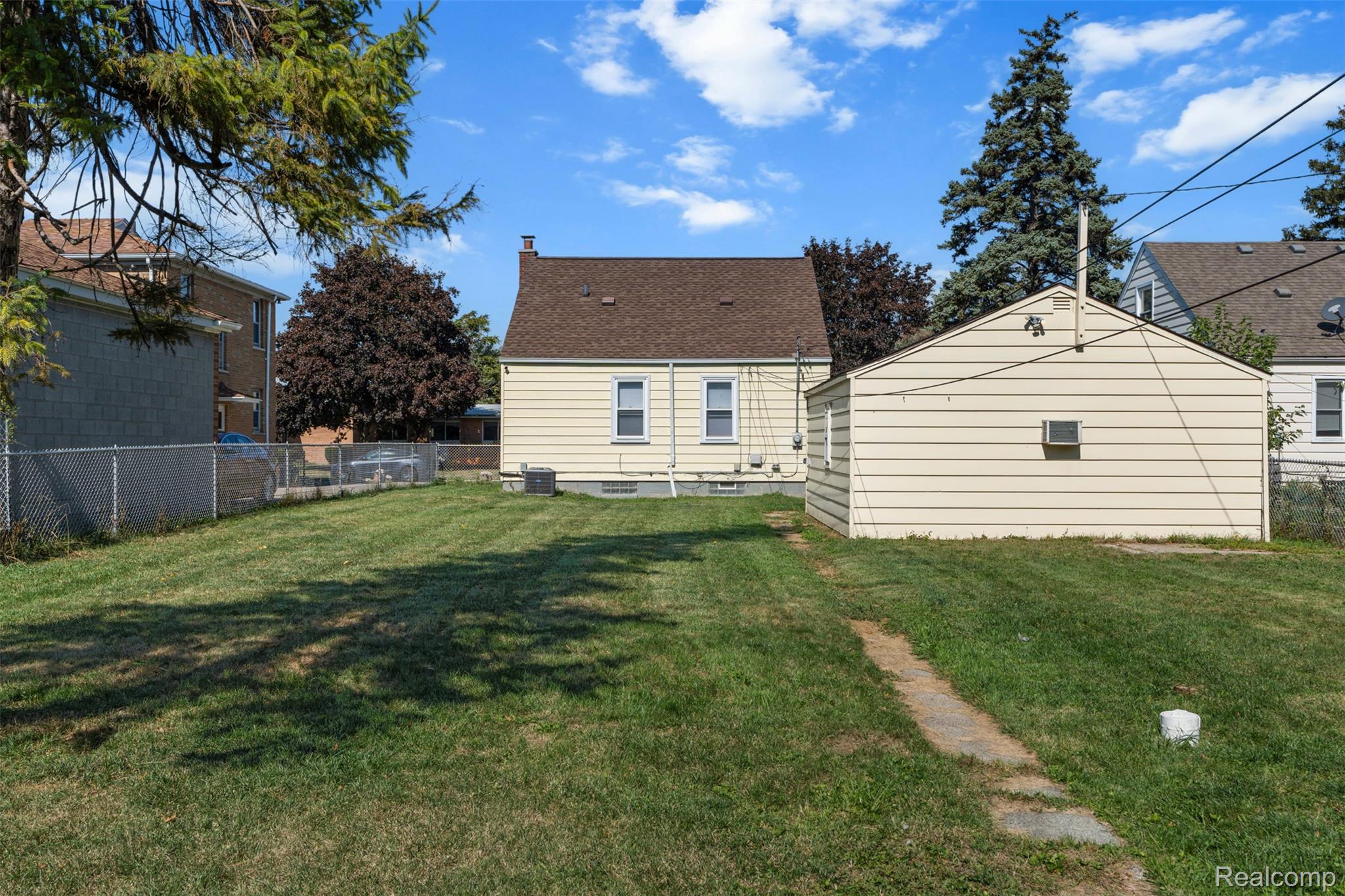 16106 Chesterfield Avenue Property Photo 22