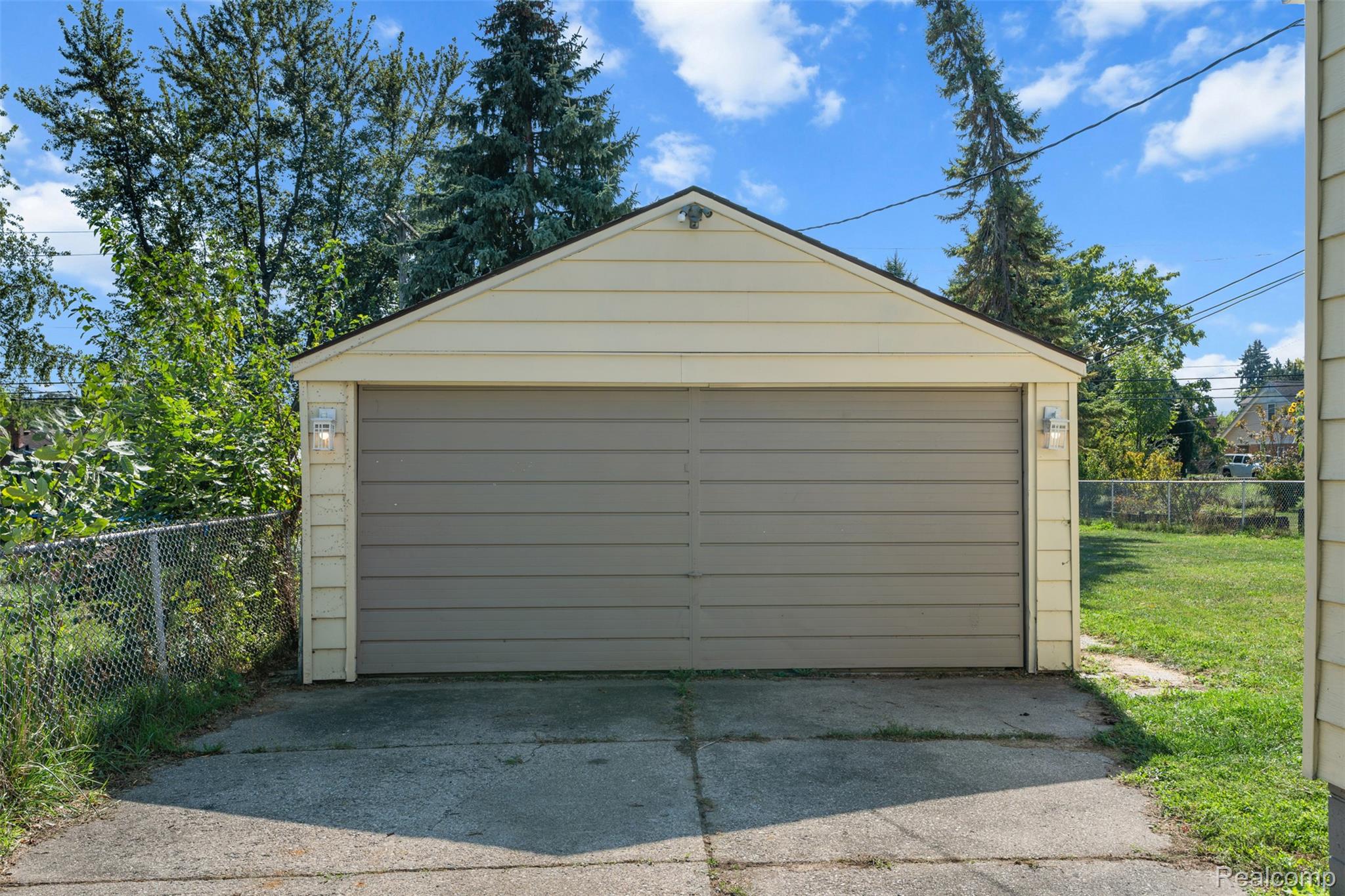 16106 Chesterfield Avenue Property Photo 23