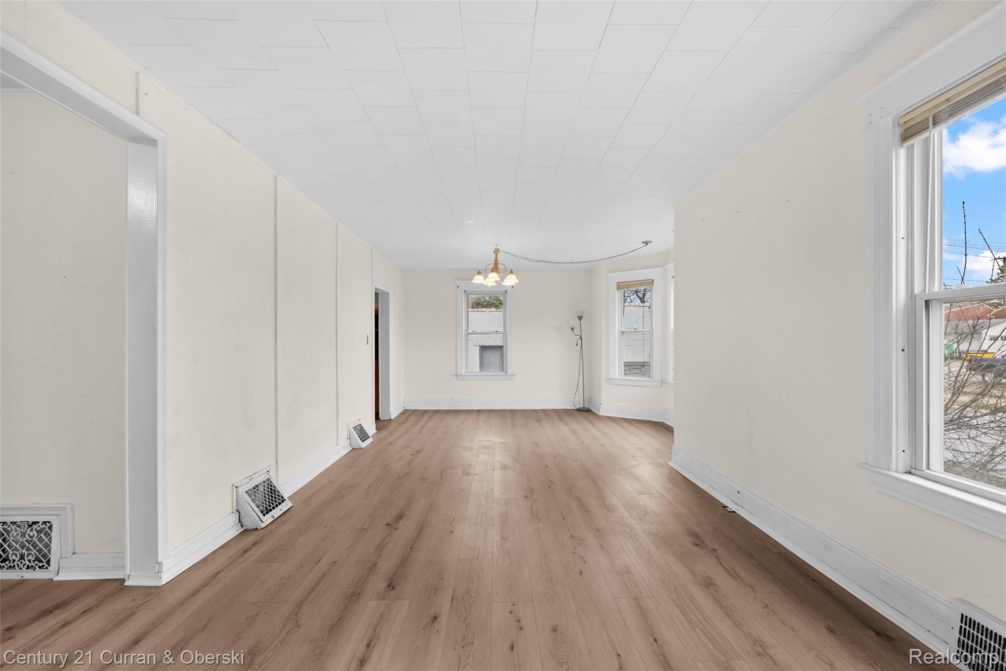 902 S Washington Avenue Property Photo 3