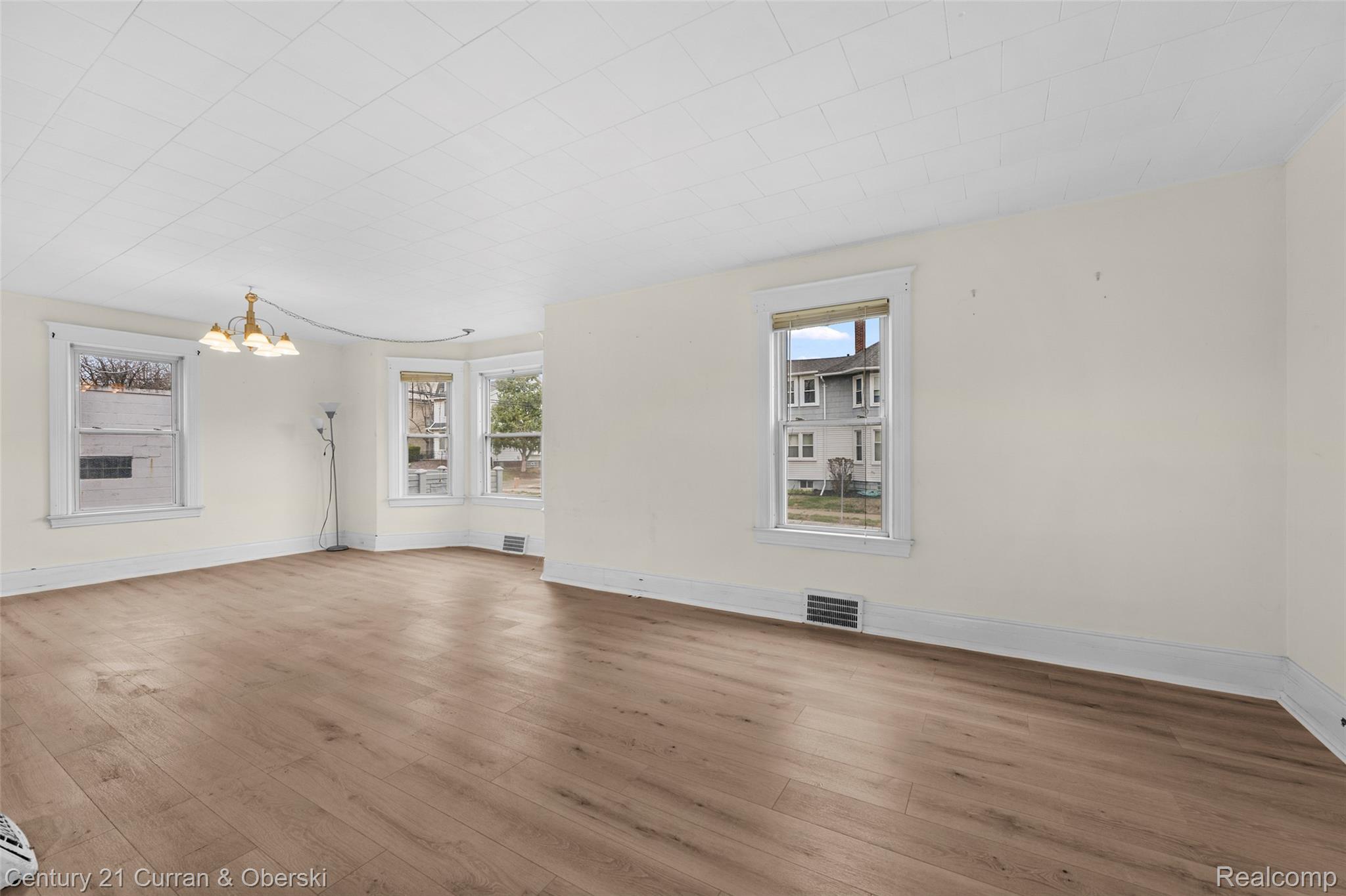 902 S Washington Avenue Property Photo 5