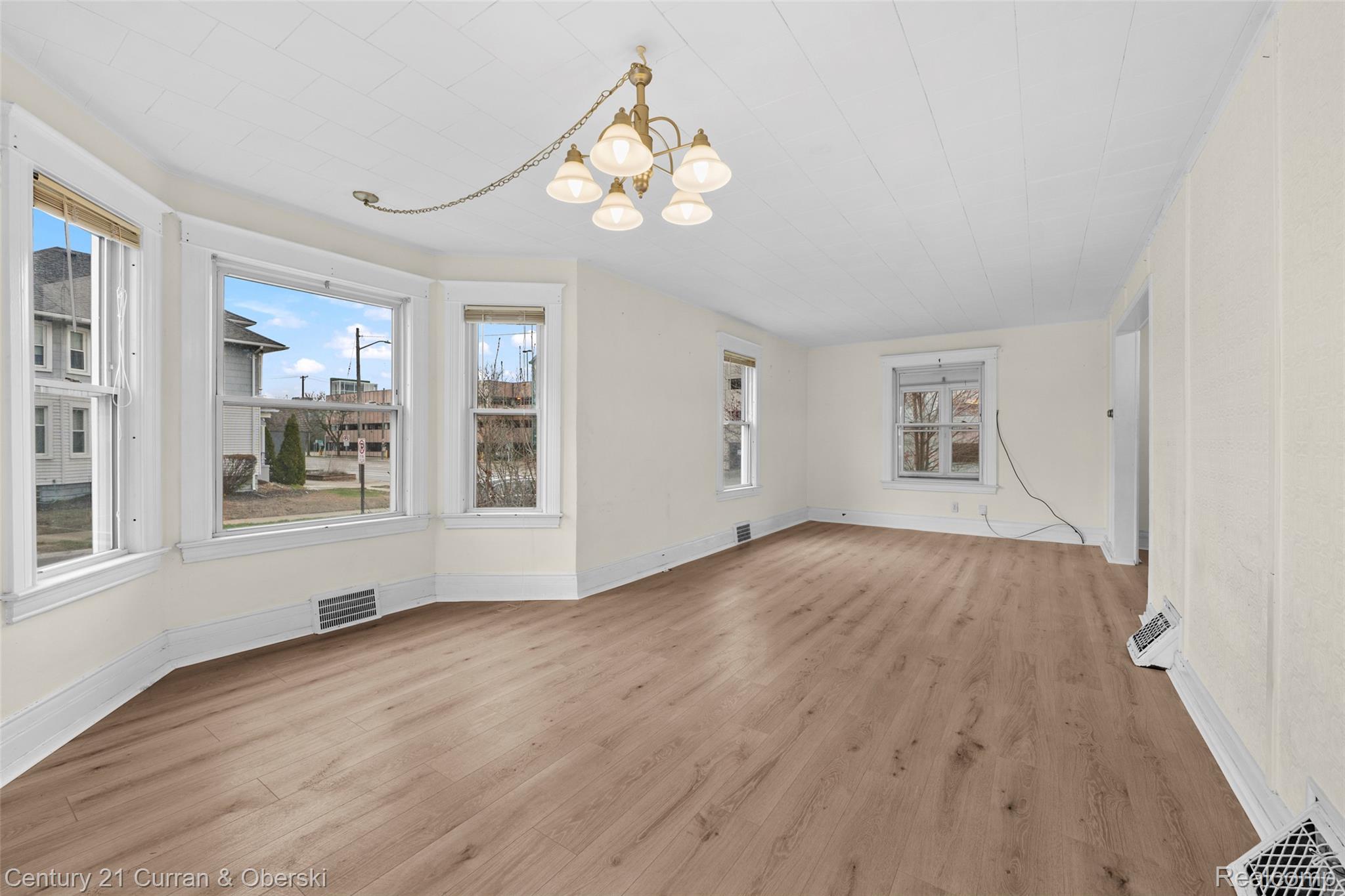 902 S Washington Avenue Property Photo 6