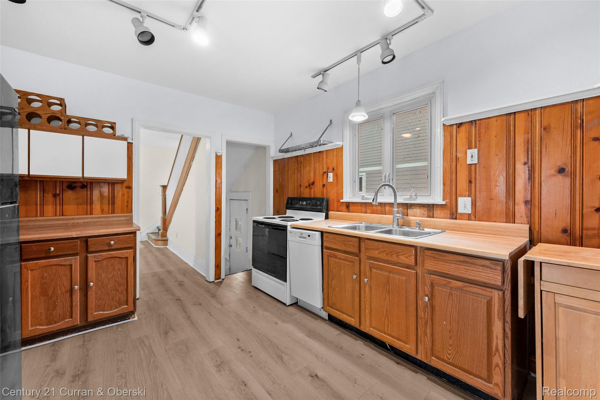 902 S Washington Avenue Property Photo 7