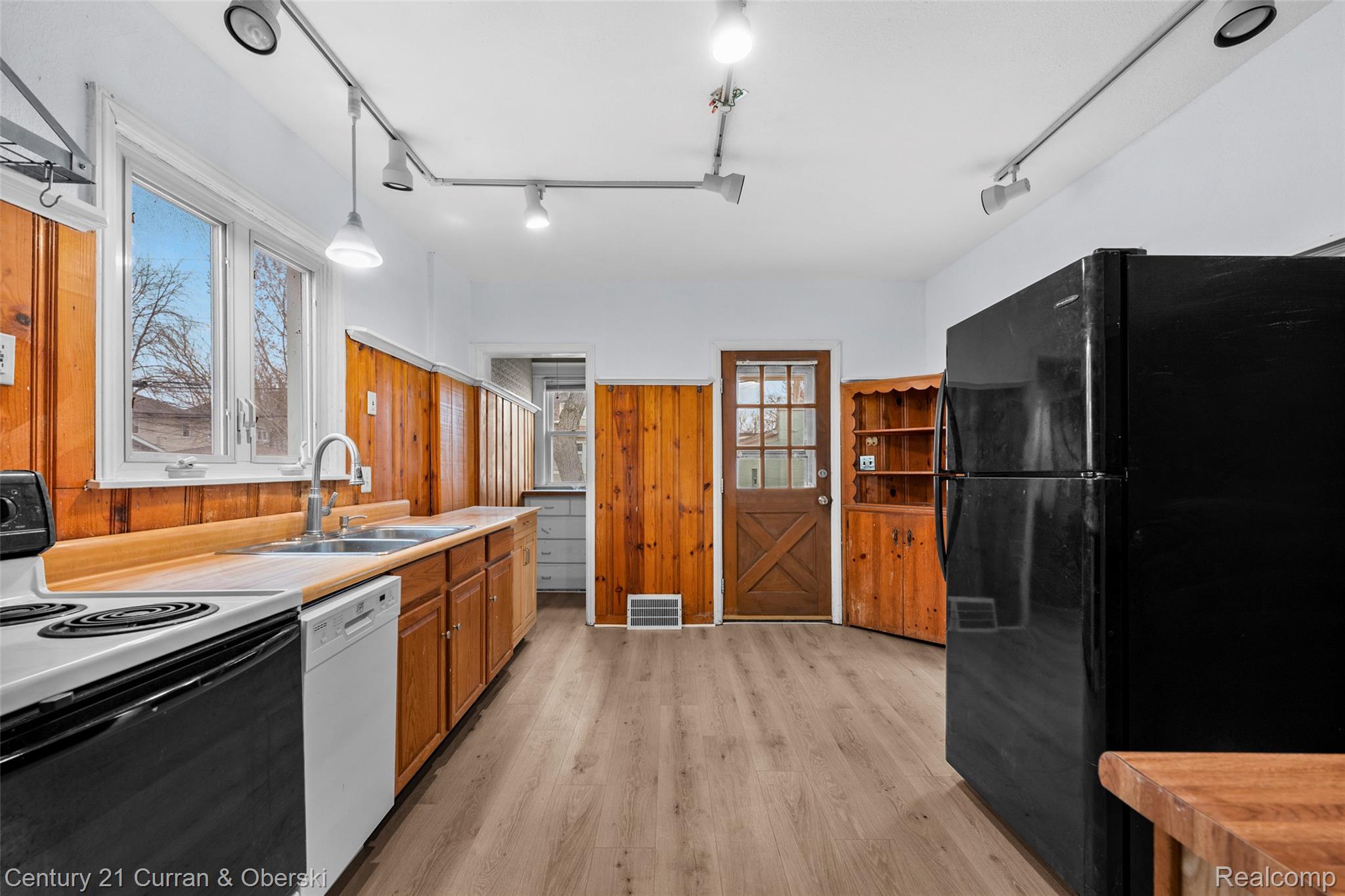 902 S Washington Avenue Property Photo 9