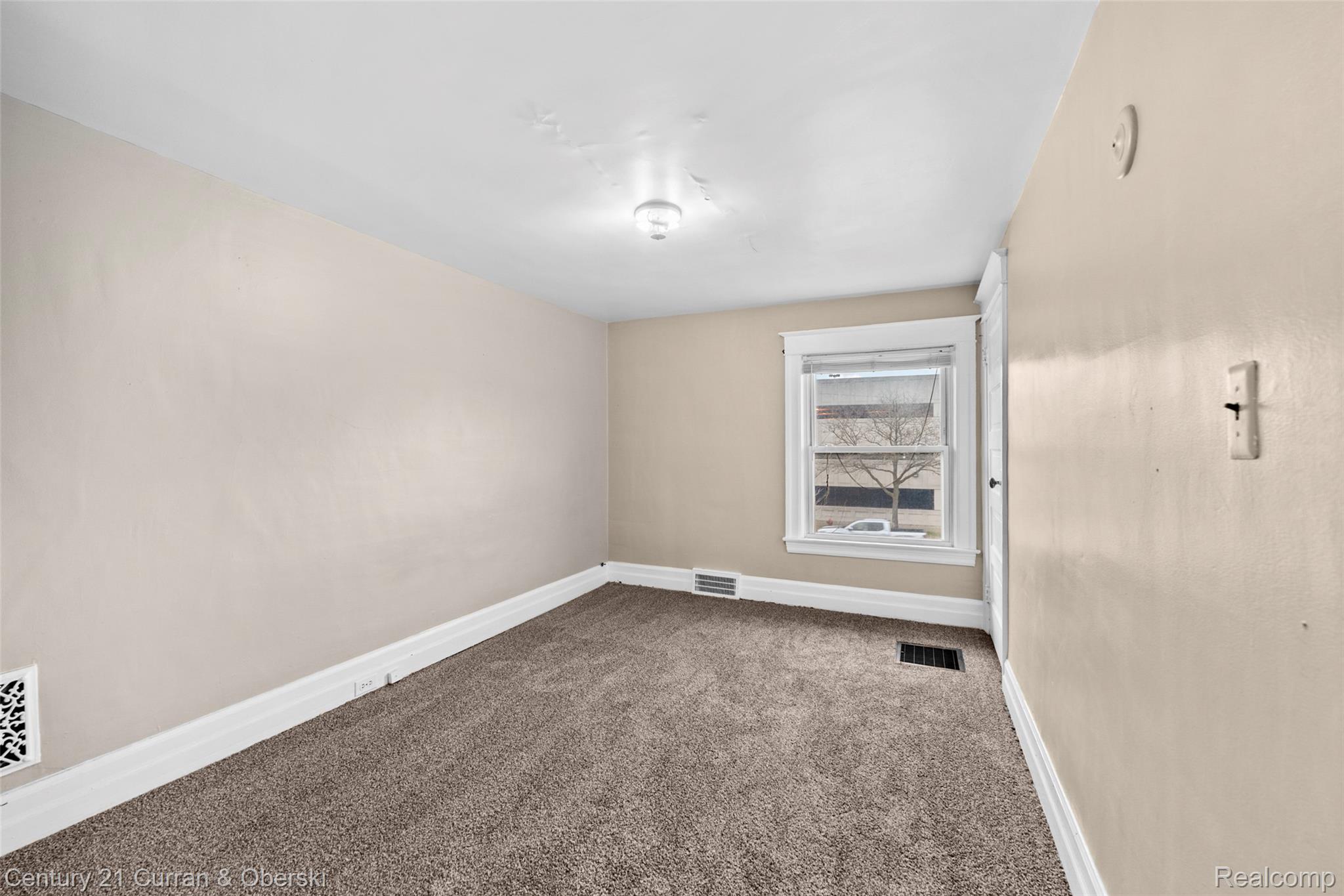 902 S Washington Avenue Property Photo 10