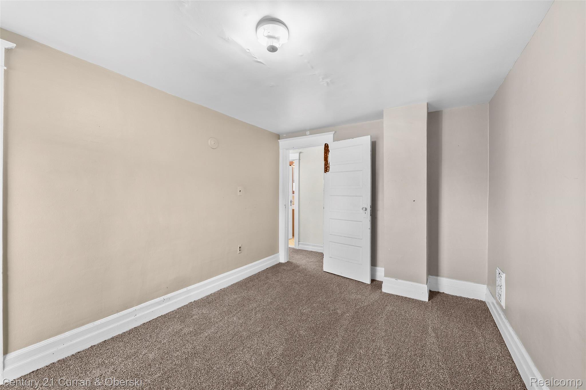 902 S Washington Avenue Property Photo 11