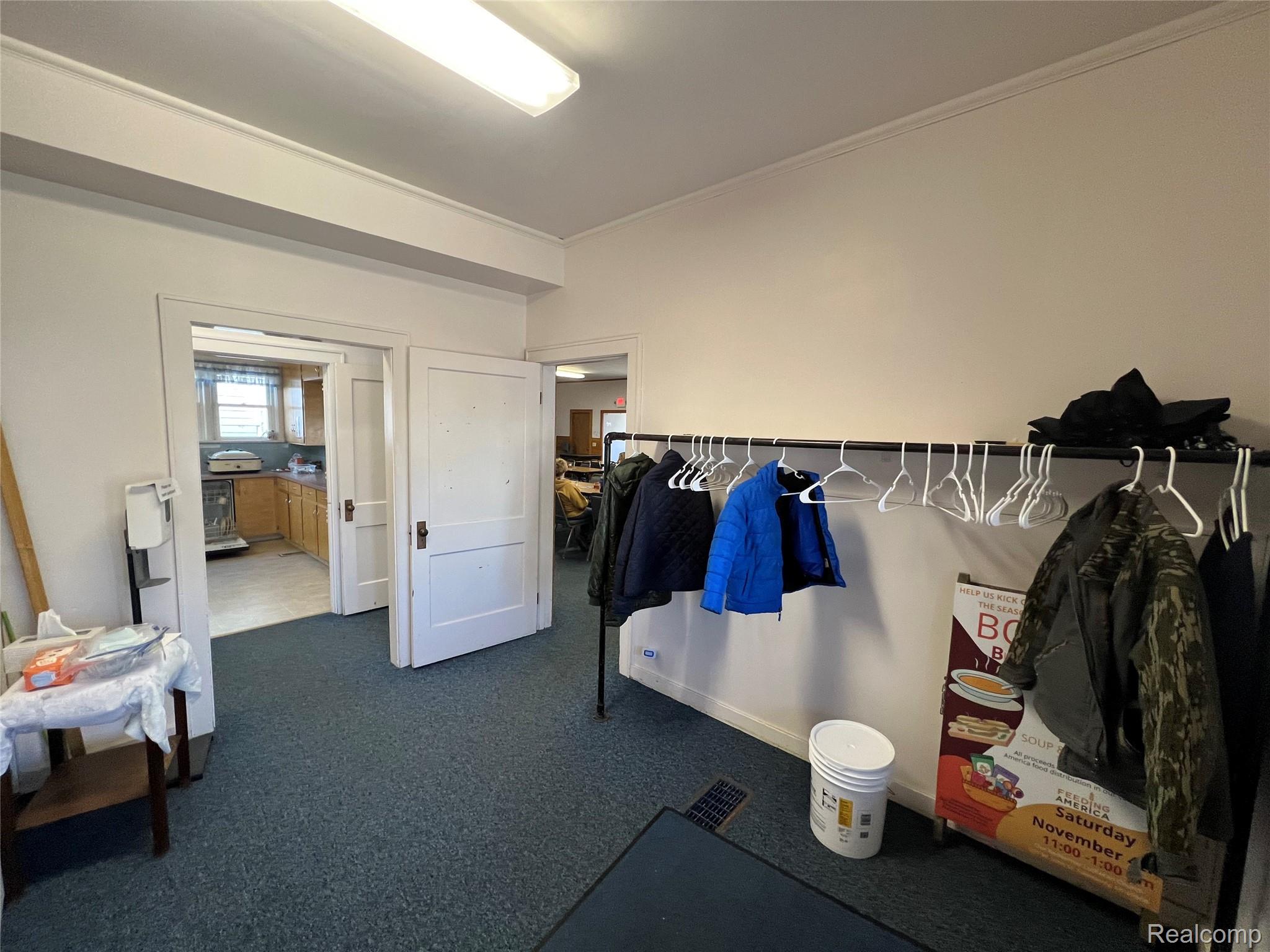 321 W John Street Property Photo 12