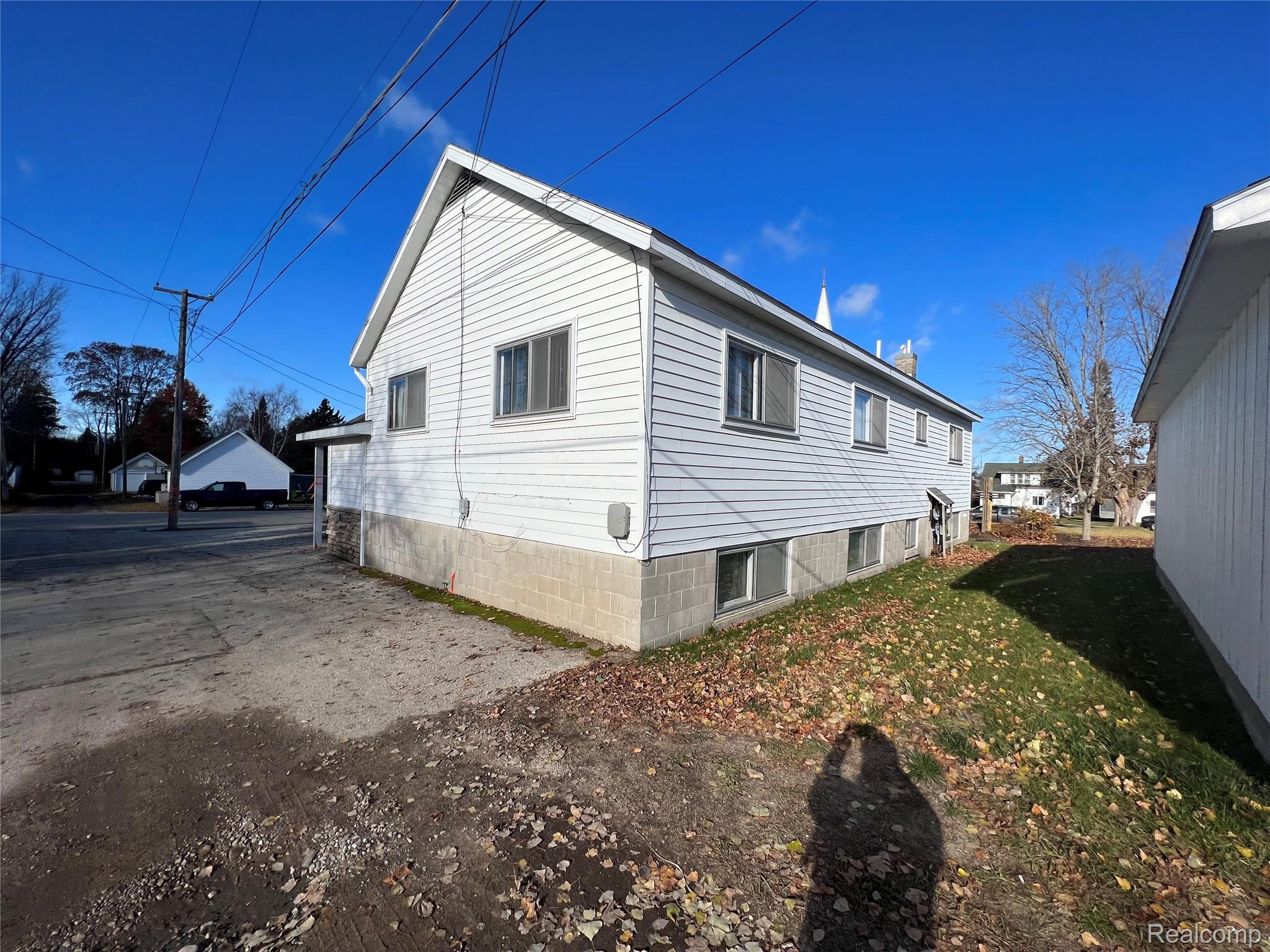 321 W John Street Property Photo 21