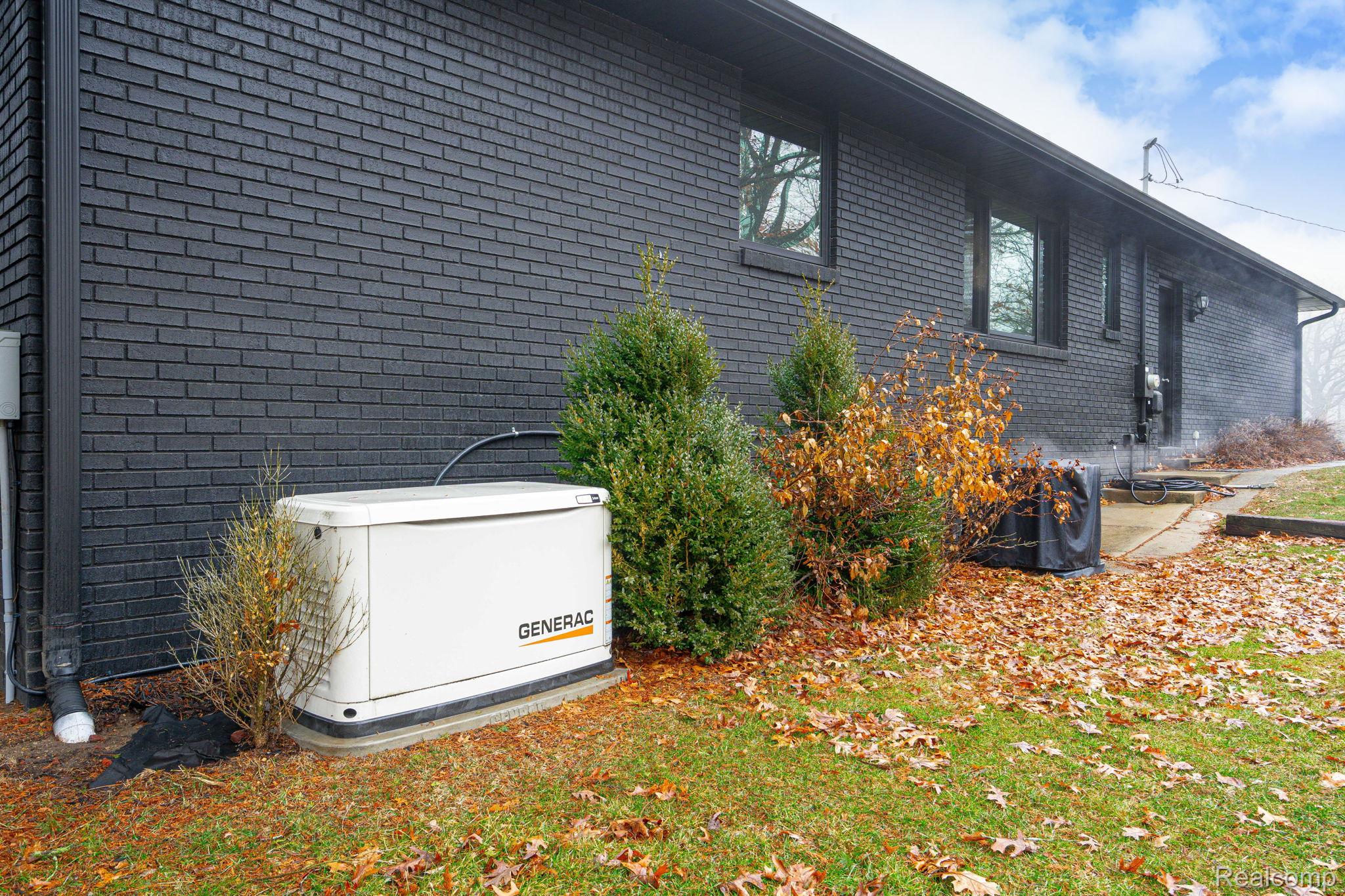 6803 Napoleon Road Property Photo 5