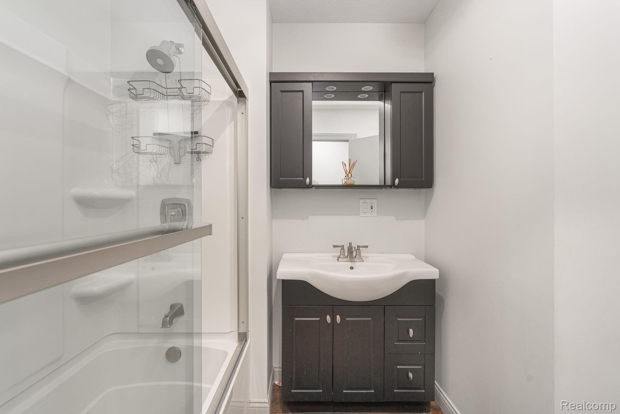 6803 Napoleon Road Property Photo 31