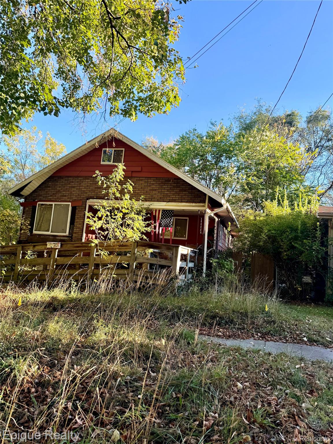 1526 Montana Avenue Property Photo 1