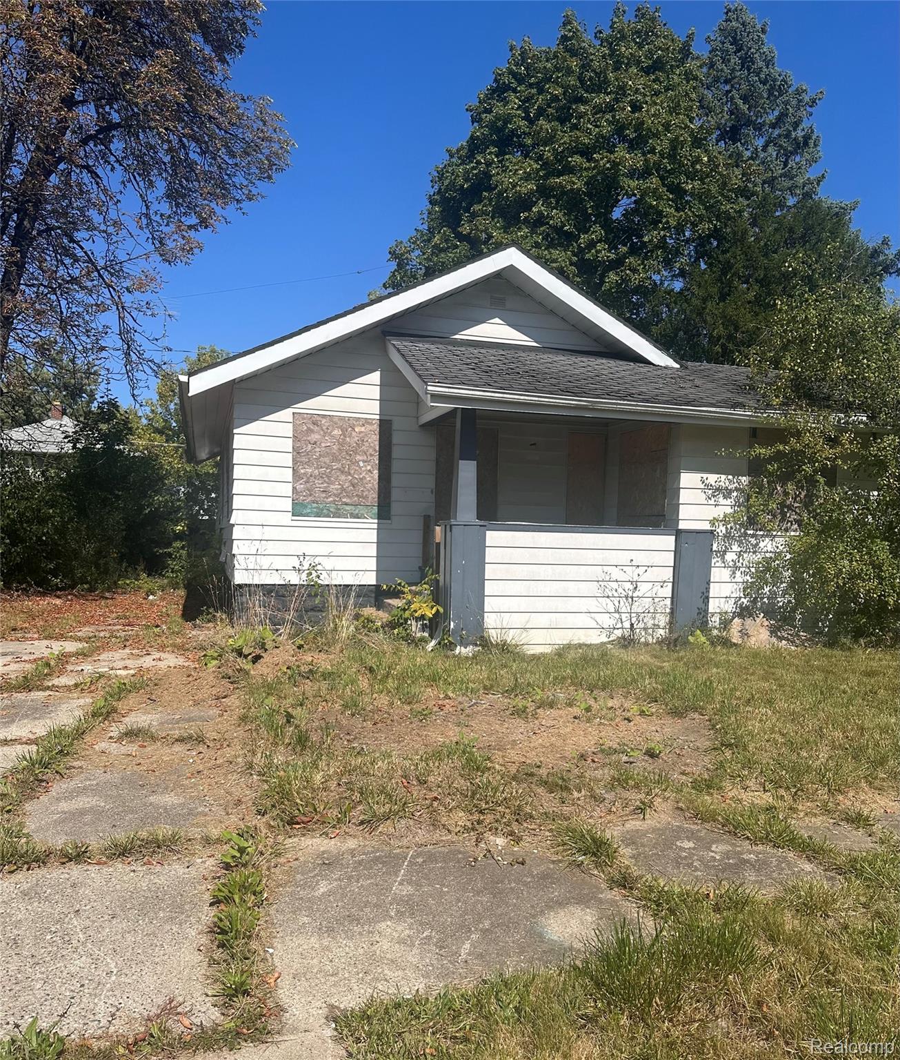 2410 Sloan Street Property Photo 1