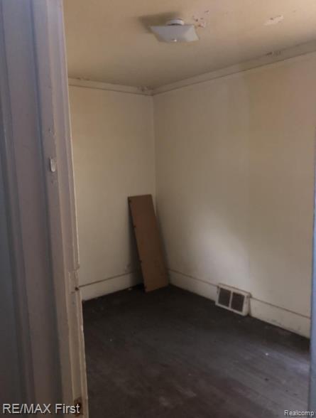 7127 Linsdale Street Property Photo 4