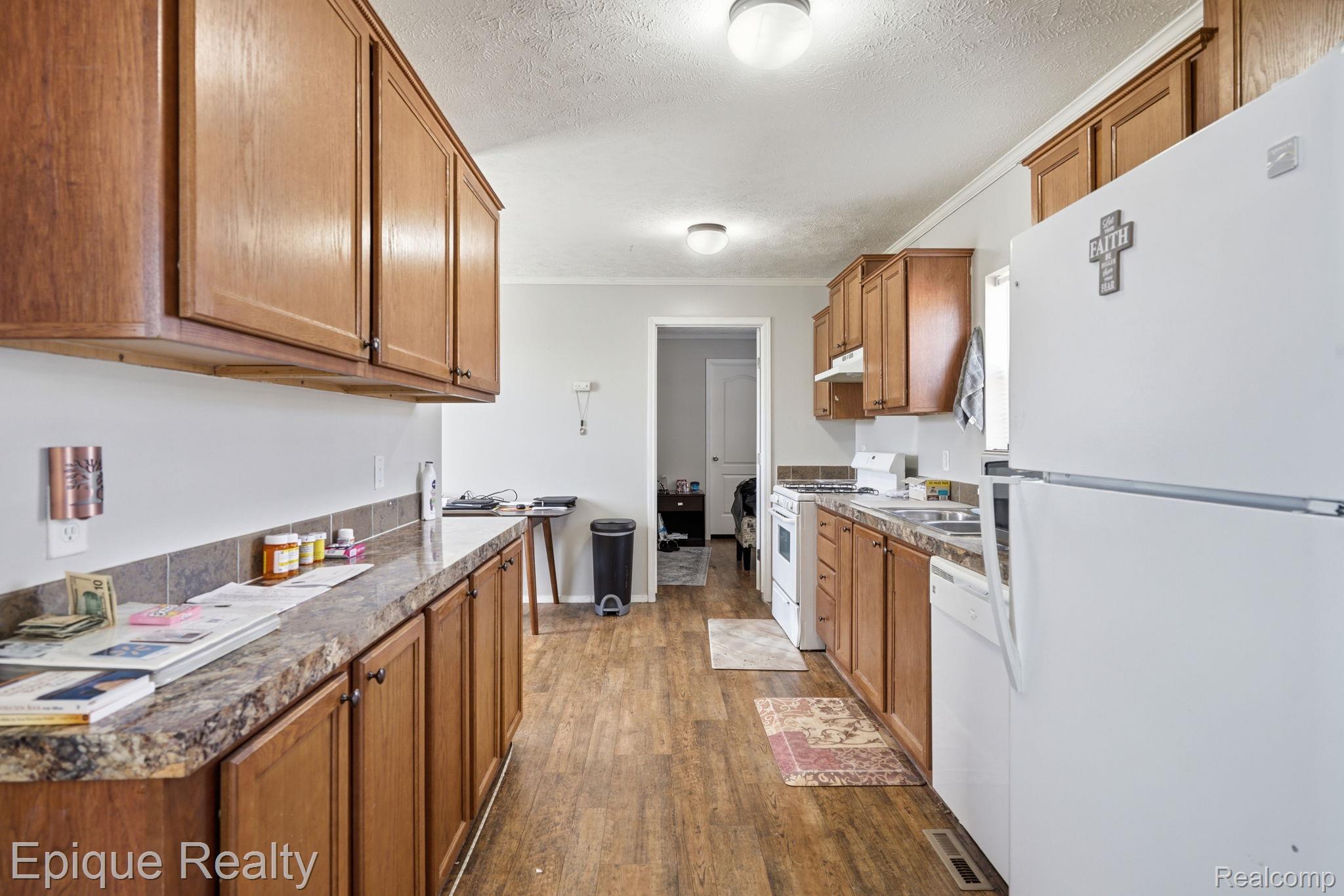 16031 Beech Daly Road Property Photo 10