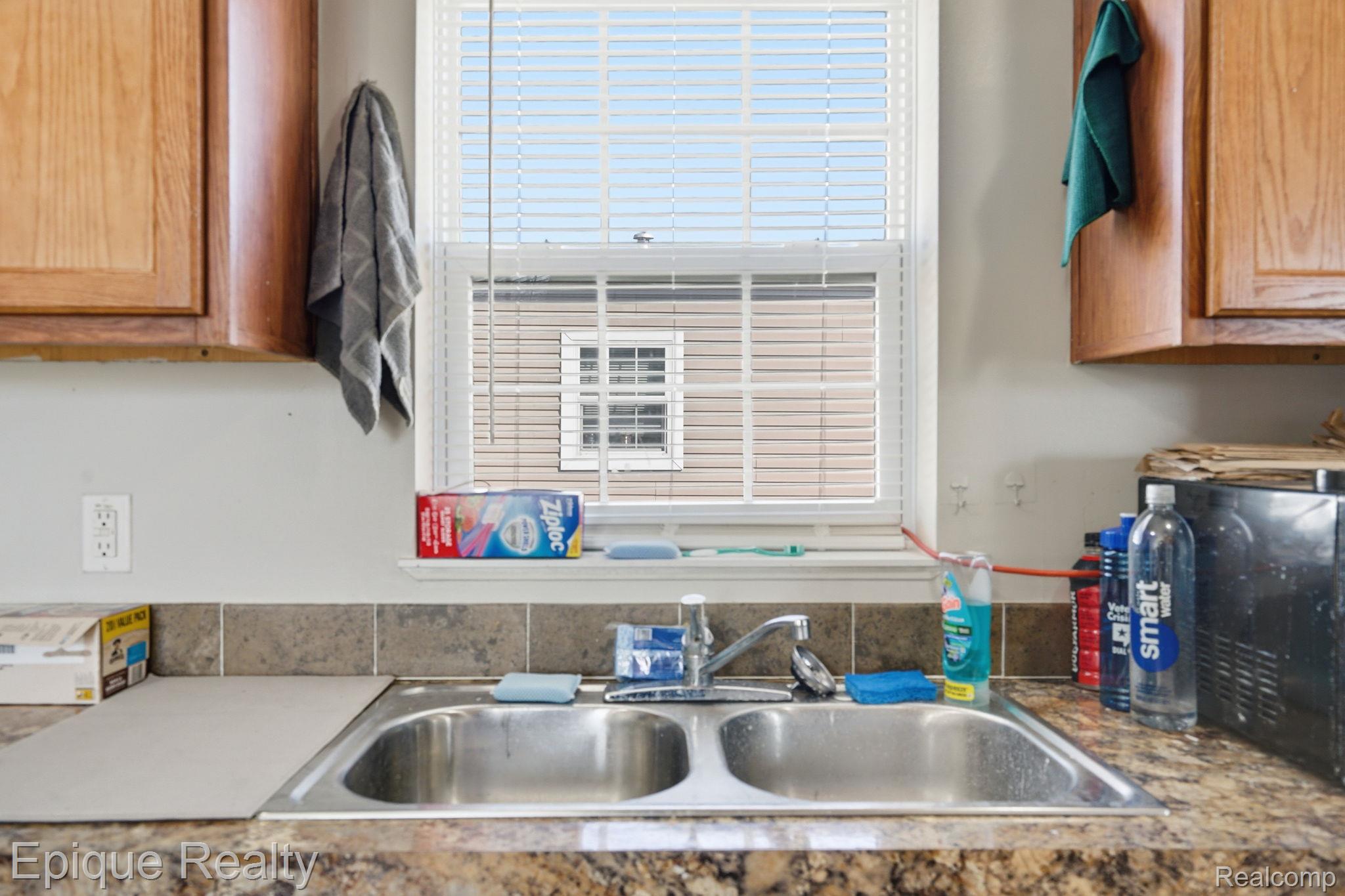 16031 Beech Daly Road Property Photo 12
