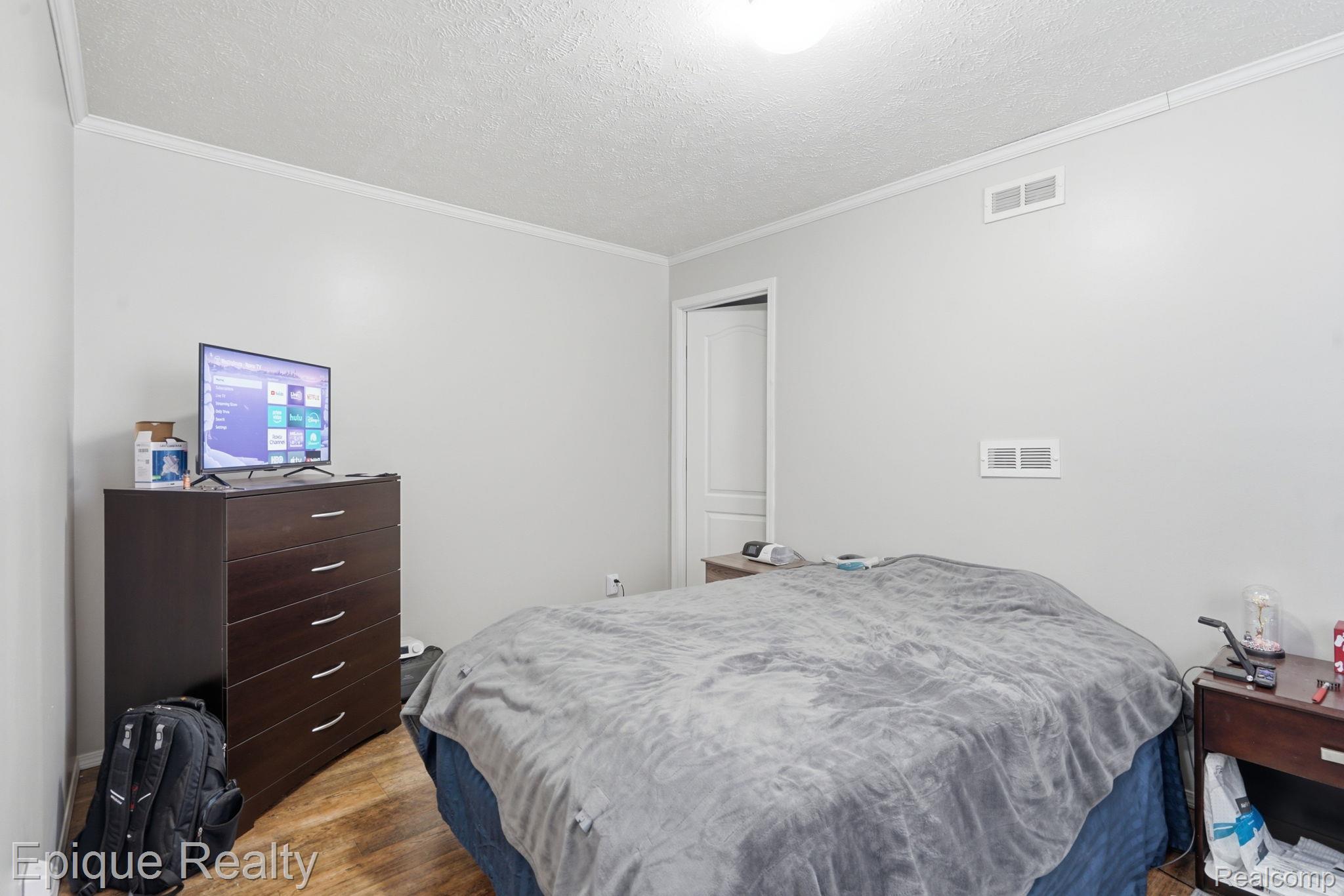 16031 Beech Daly Road Property Photo 13