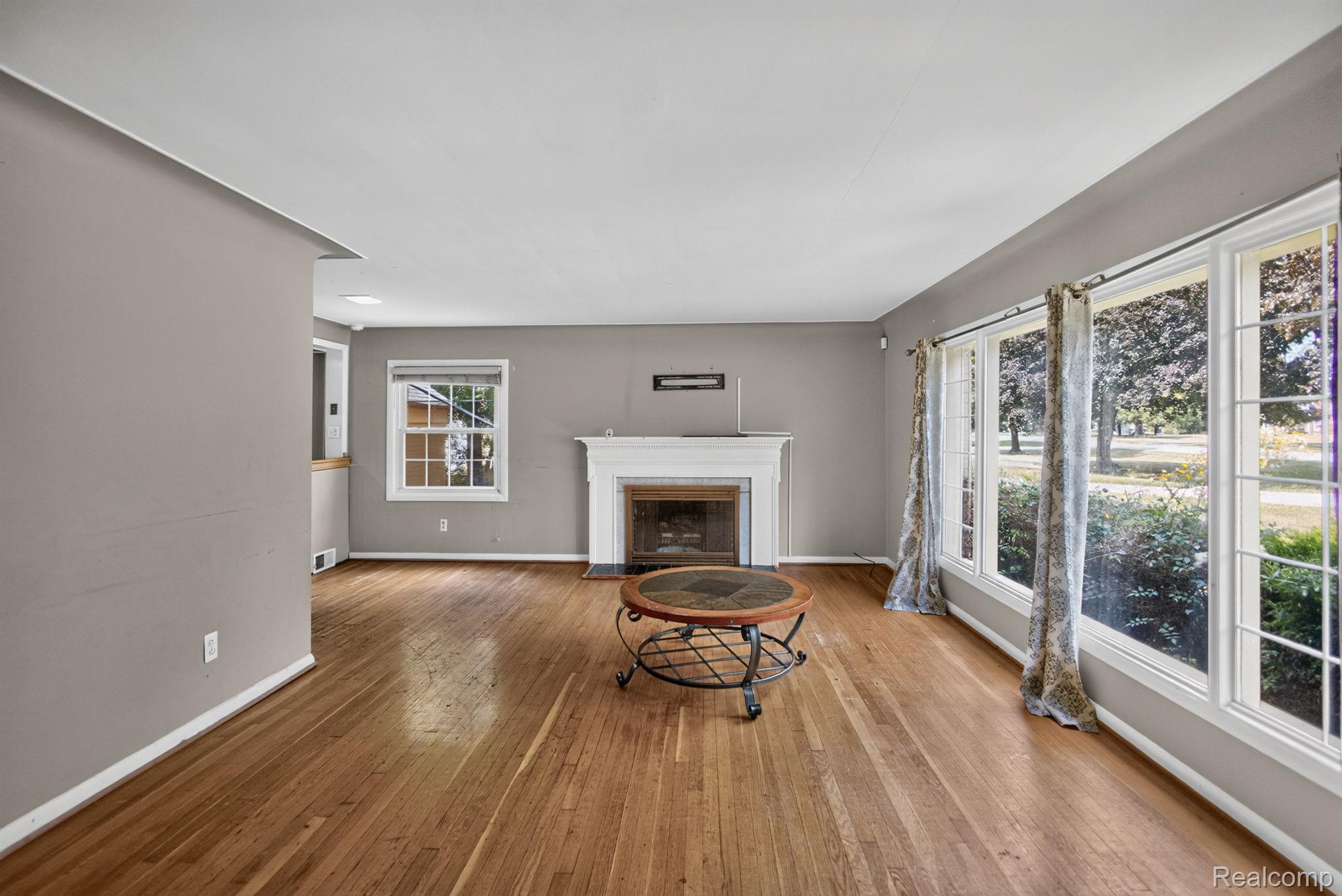 28025 Sunset Boulevard Property Photo 2