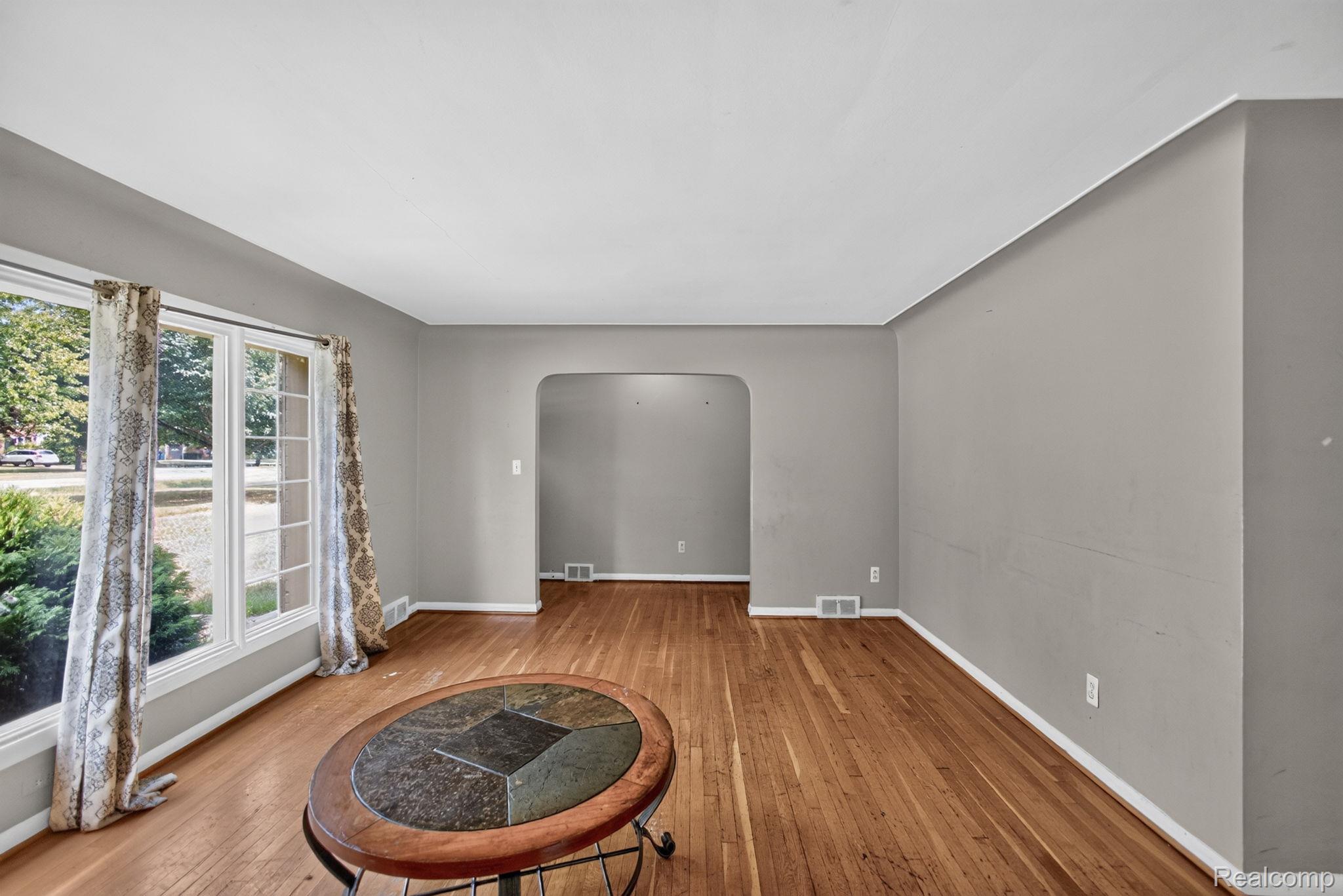 28025 Sunset Boulevard Property Photo 3