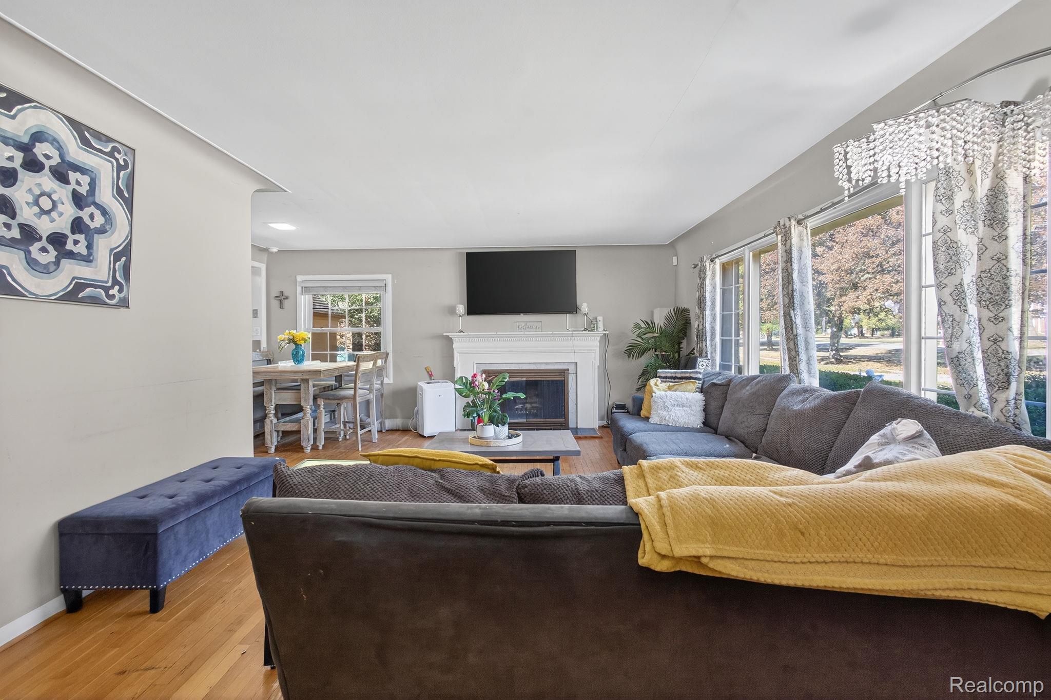 28025 Sunset Boulevard Property Photo 4