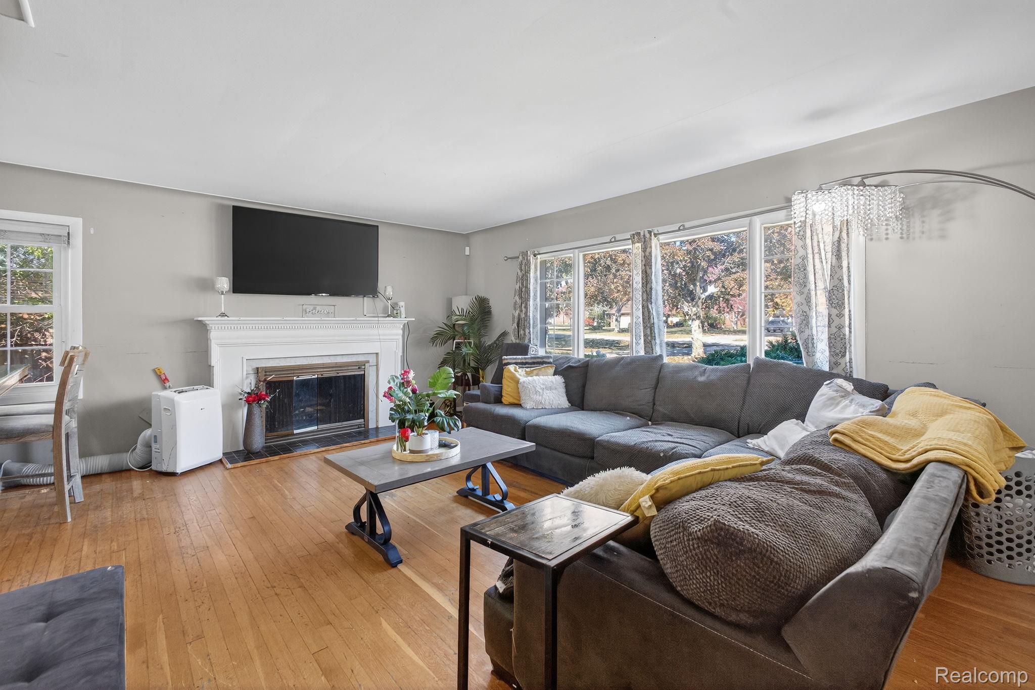 28025 Sunset Boulevard Property Photo 5