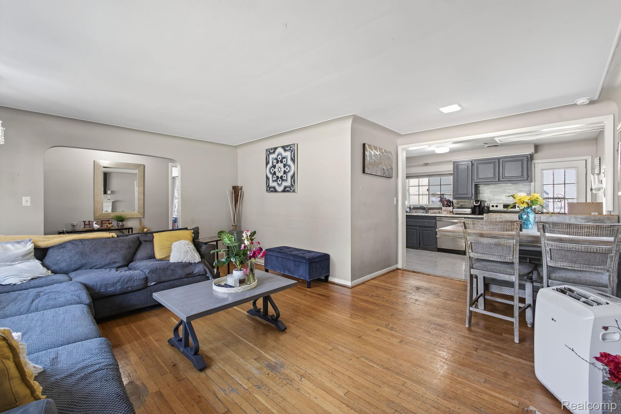 28025 Sunset Boulevard Property Photo 6