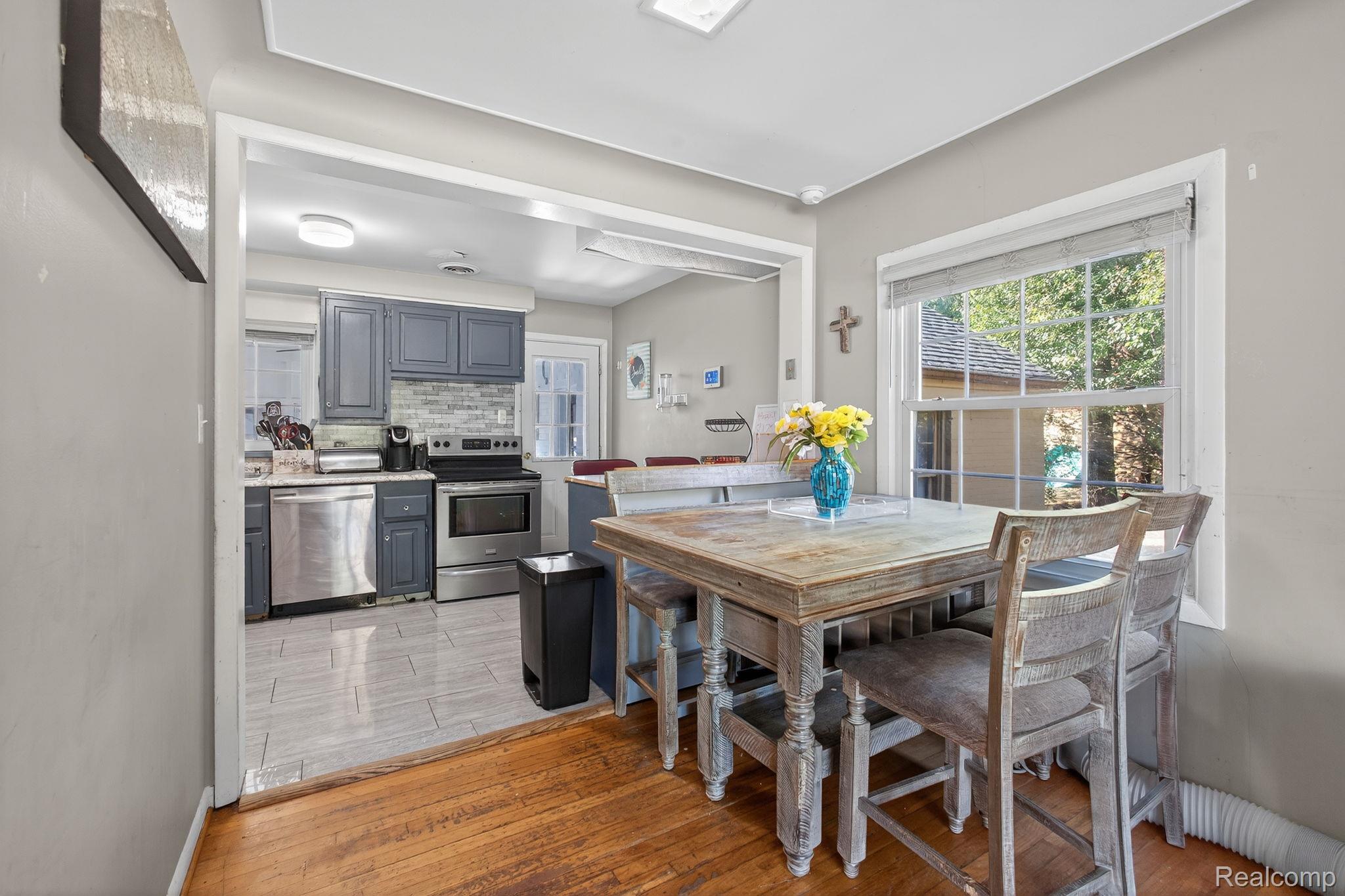 28025 Sunset Boulevard Property Photo 7