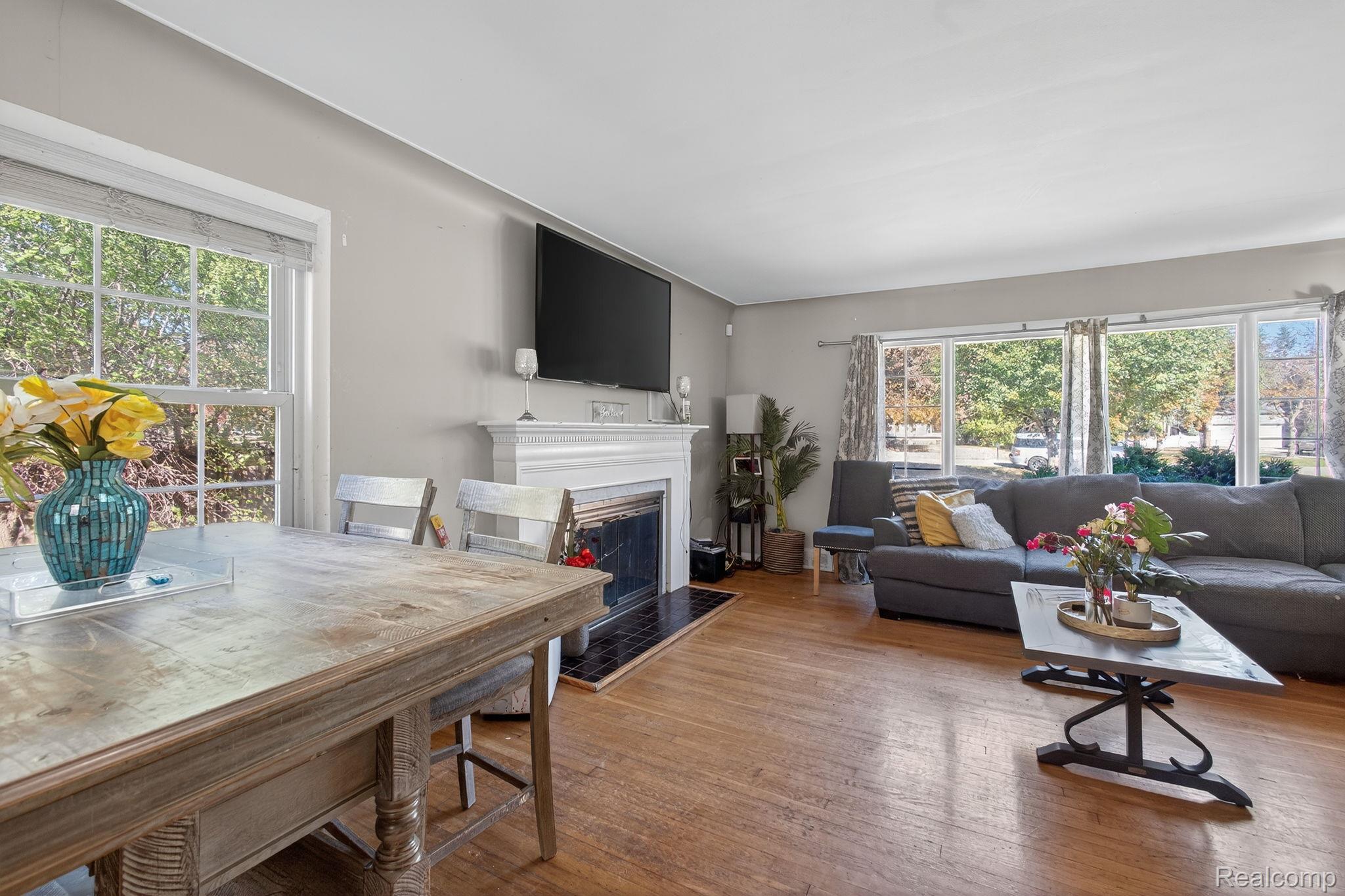 28025 Sunset Boulevard Property Photo 8