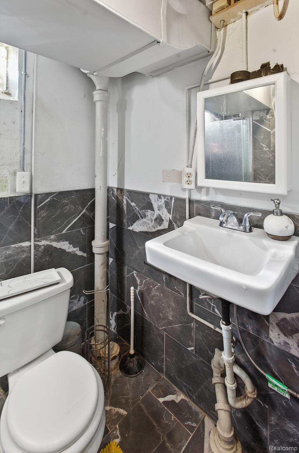 28025 Sunset Boulevard Property Photo 22